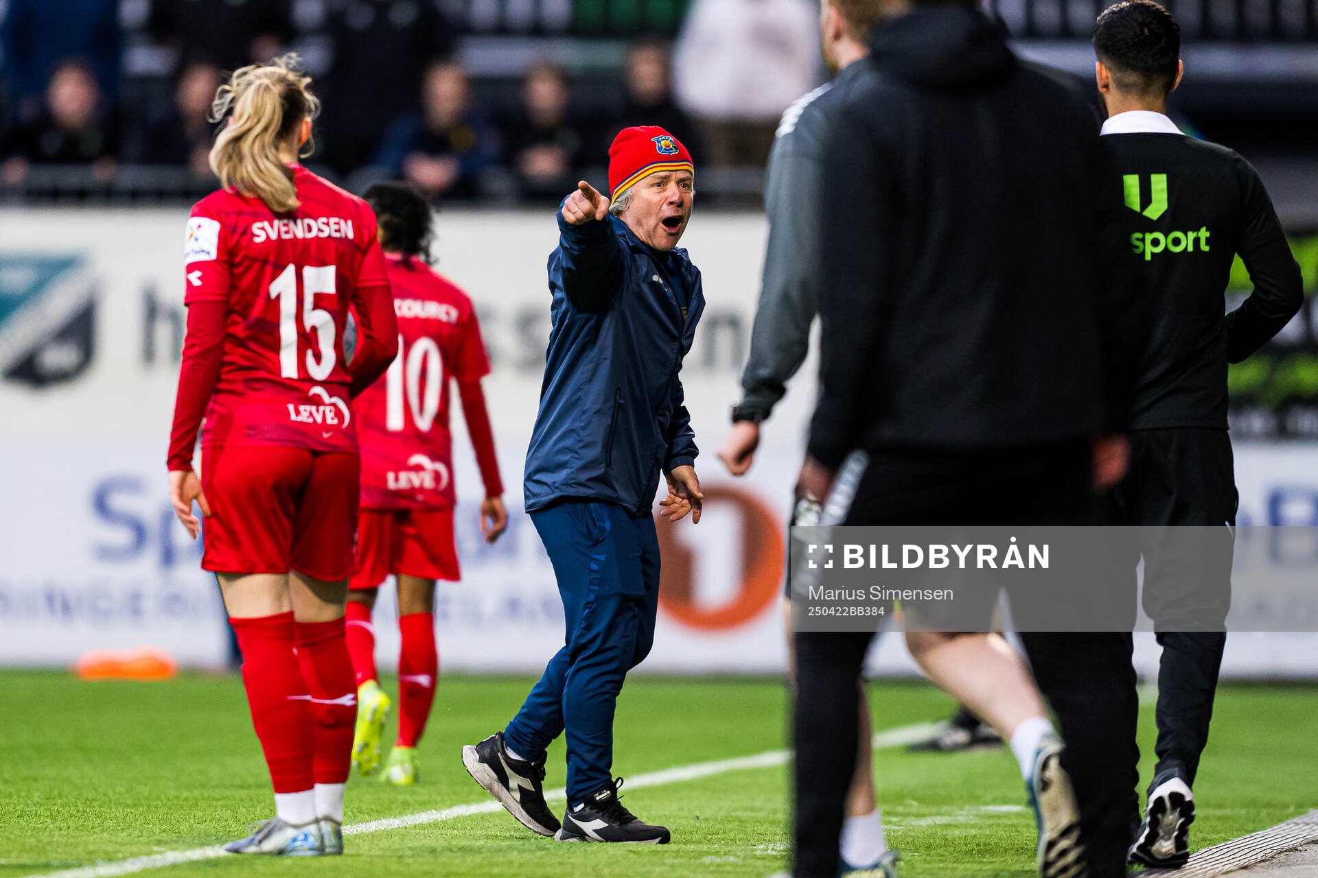 Geir Nordby, head coach of Røa, reacts