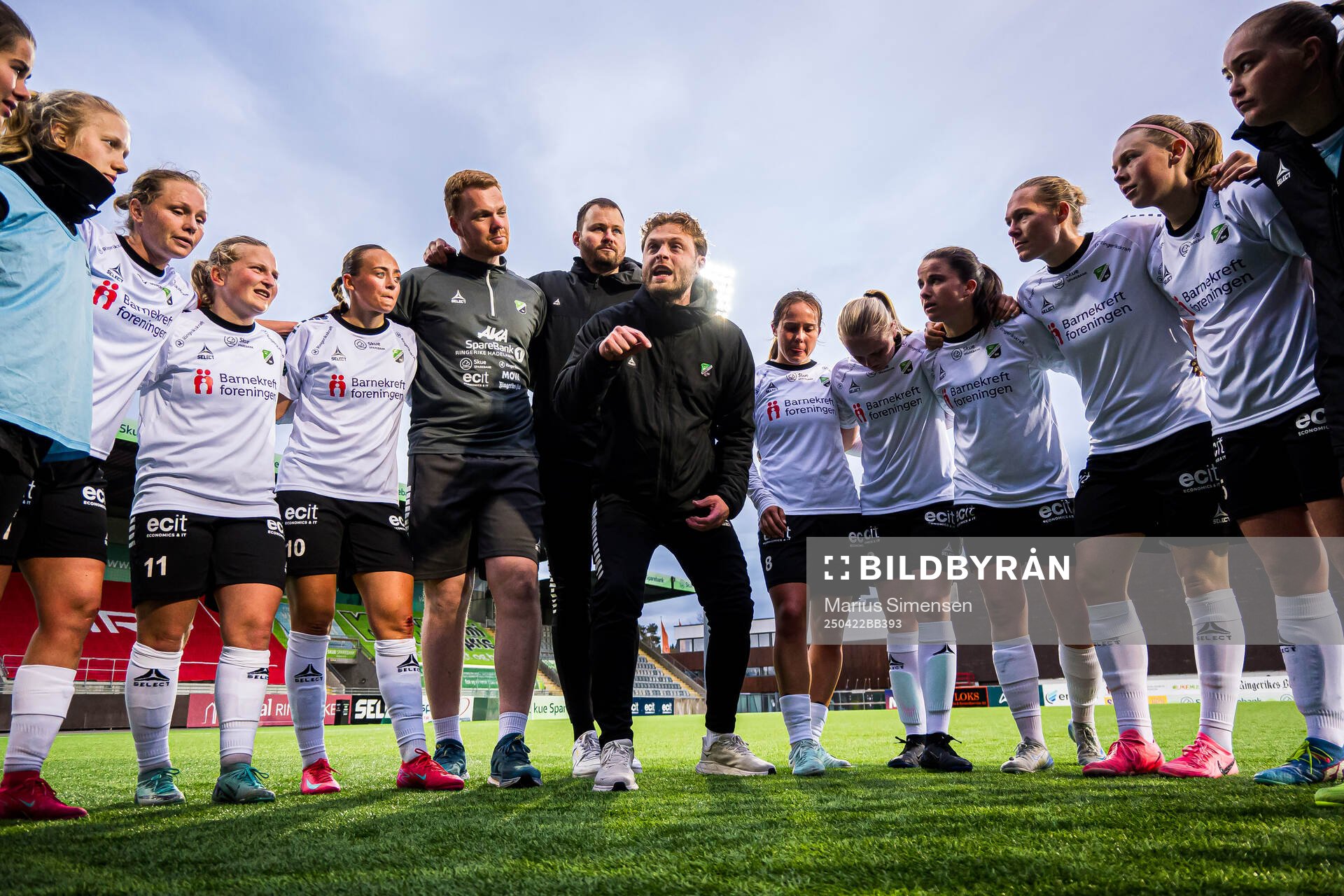 Martin Klemetsrud Lindmark, head coach of Hønefoss, after the Toppserien football match between Hønefoss and Røa on April 22, 2025 in Hønefoss.