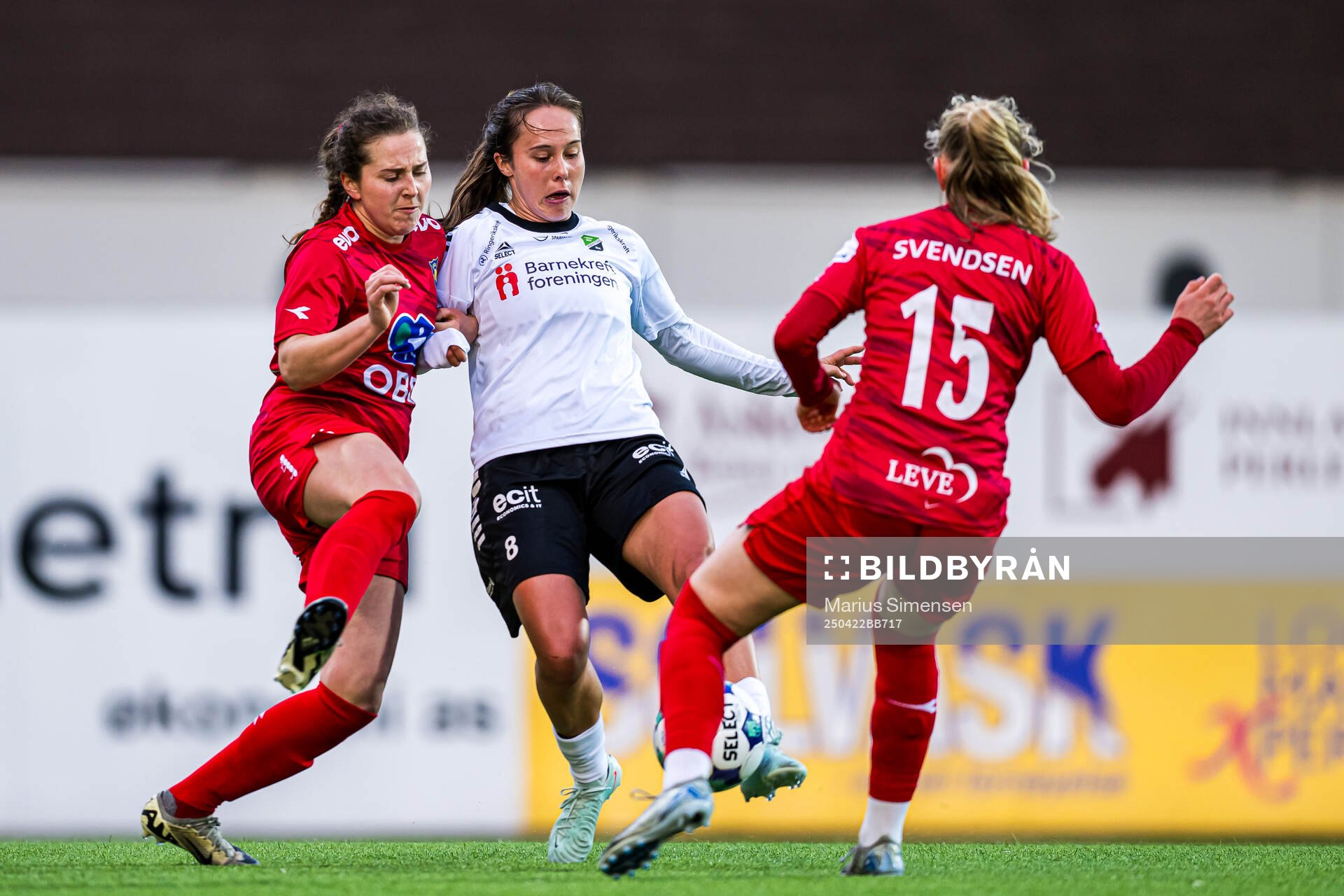 Solveig Engås of Røa and Kristin Sandstad Gumaer of