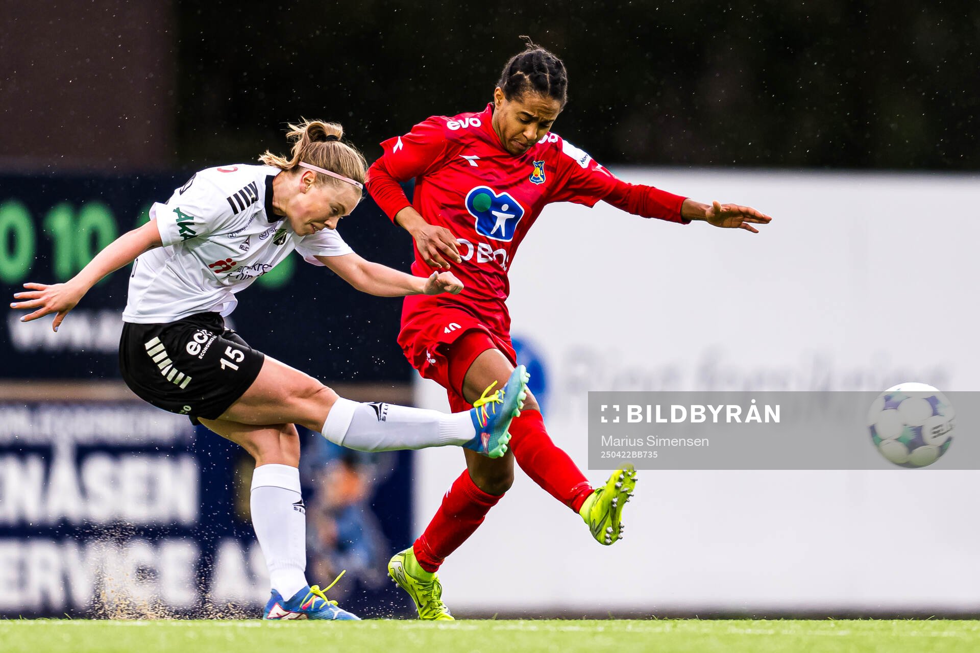 Malin Rovelstad of Hønefoss and Ochelle Anya de Courcy of