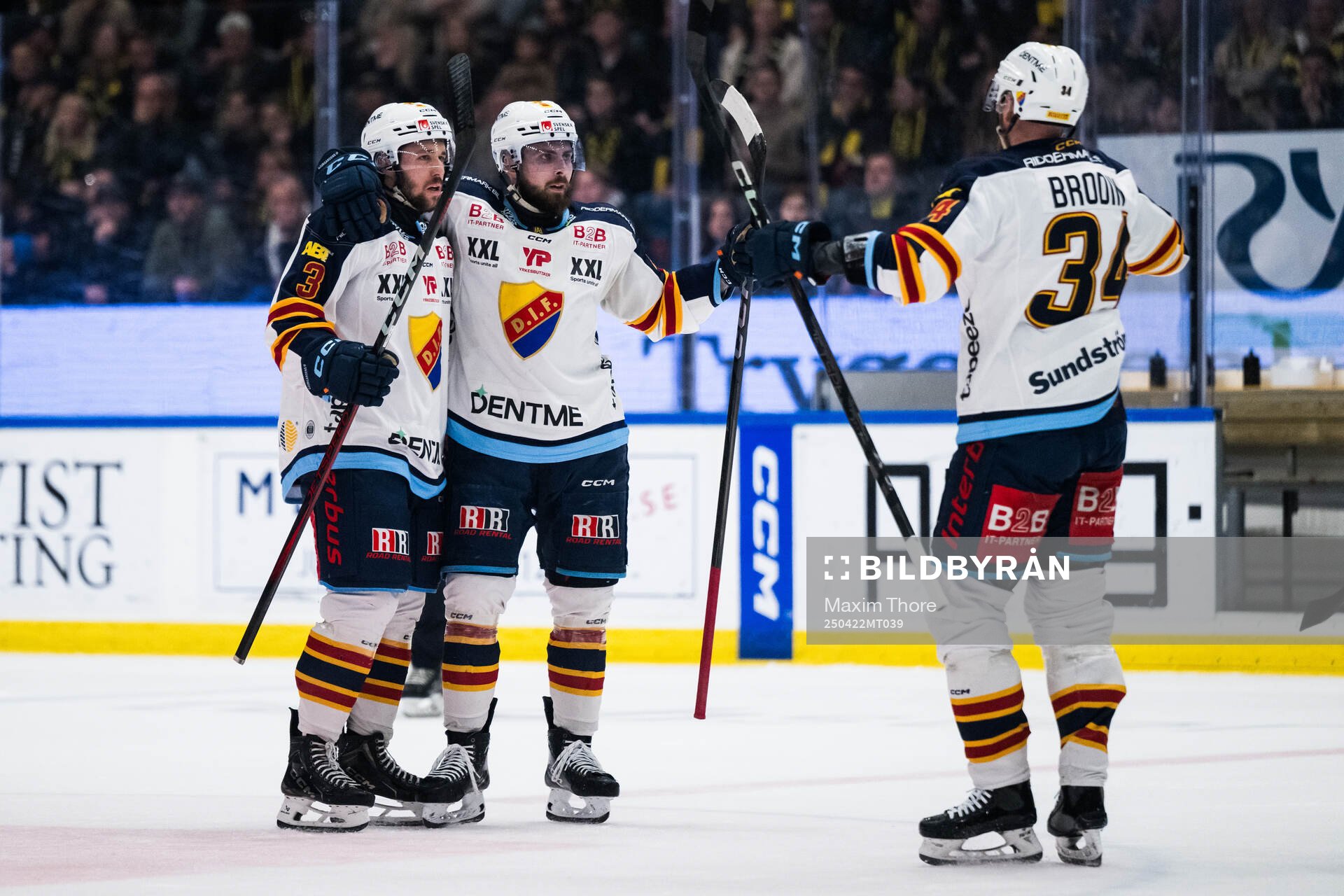 Djurgårdens August Berg och Albin Grewe jublar