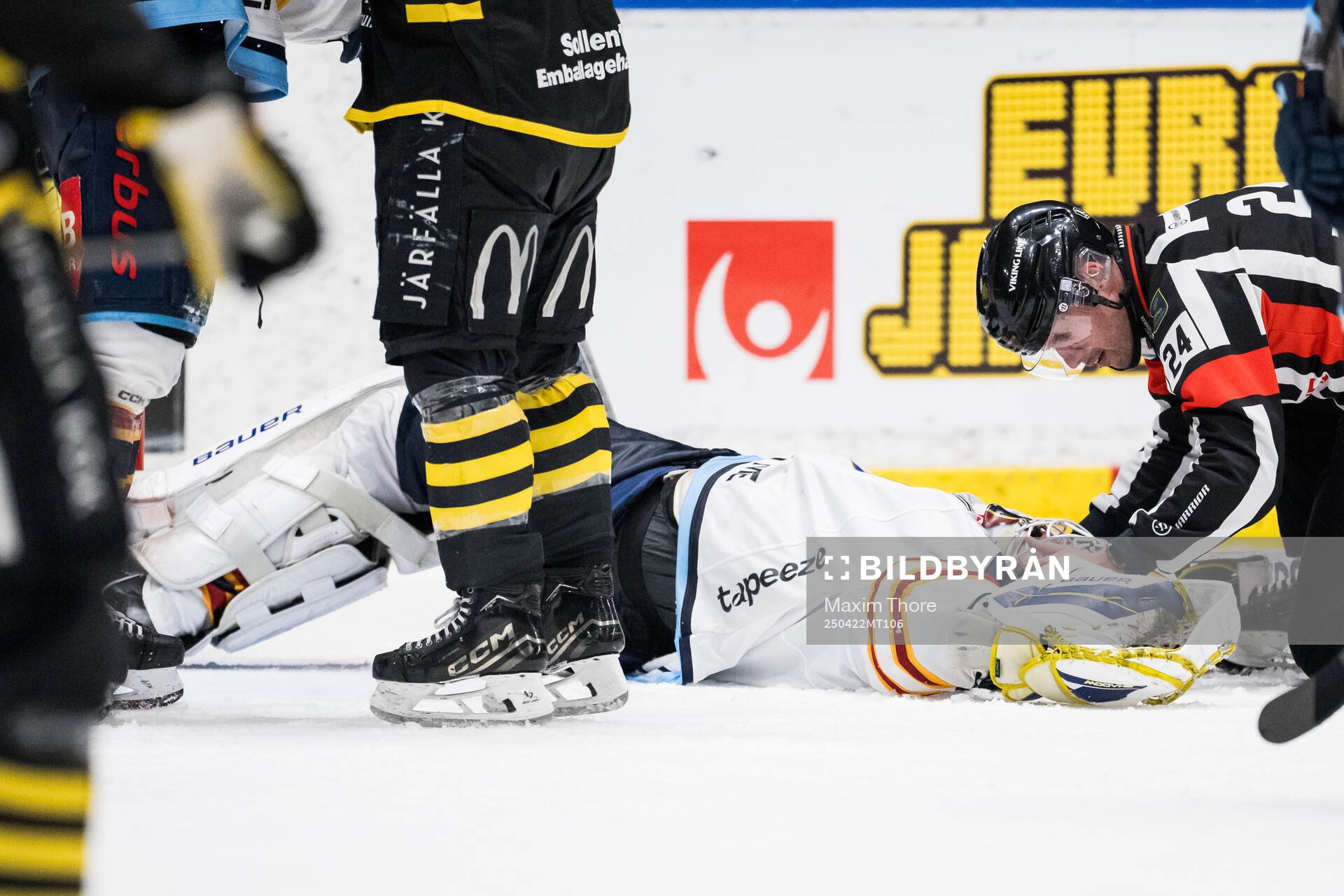 Djurgårdens målvakt Marcus Gidlöf har ont