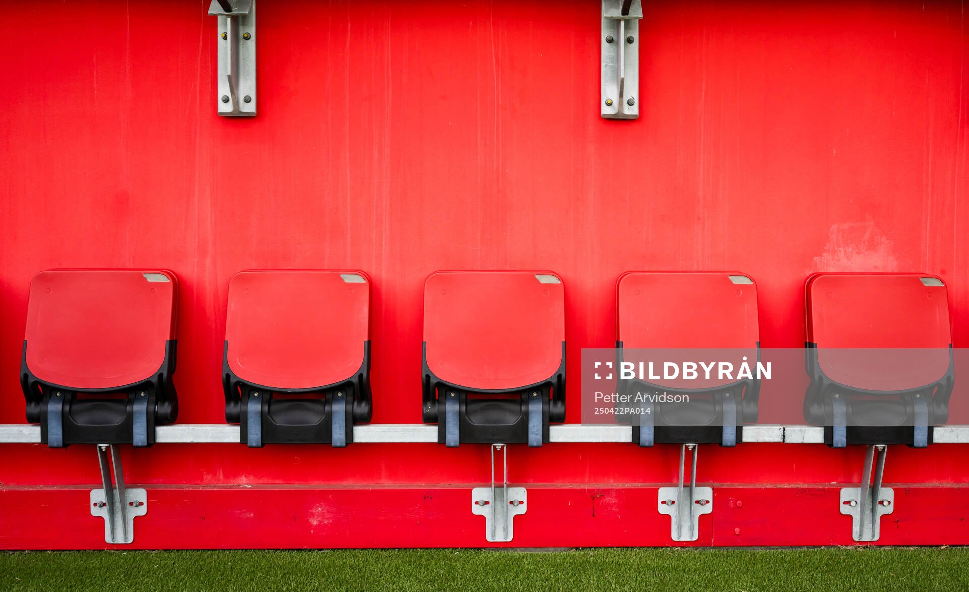 Avbytarstolar inför fotbollsmatchen i Superettan mellan Helsingborg och Västerås den 22 april 2025 i Helsingborg. 