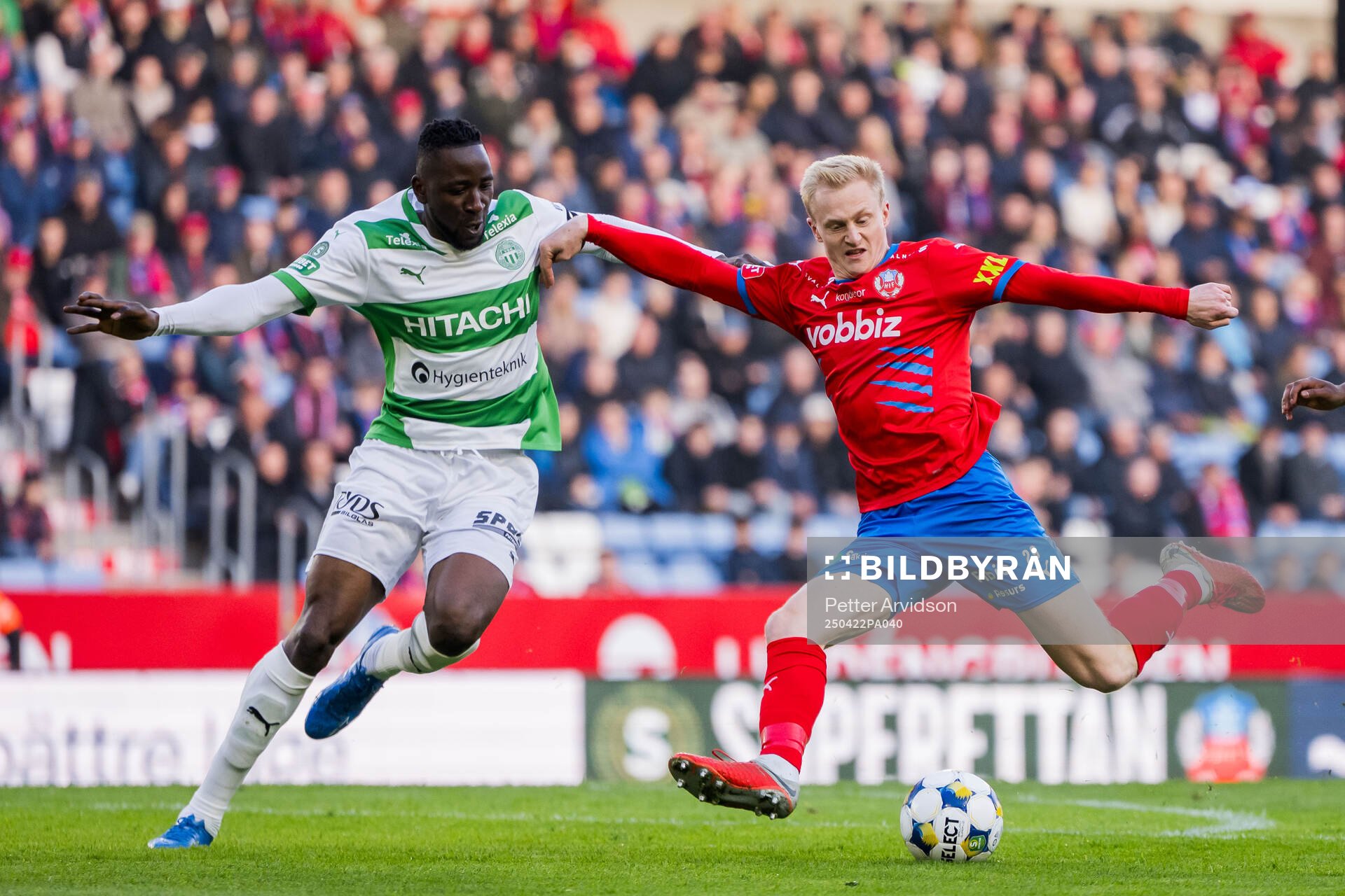 Västerås Frederic Nsabiyumva och Helsingborgs Oscar Aga