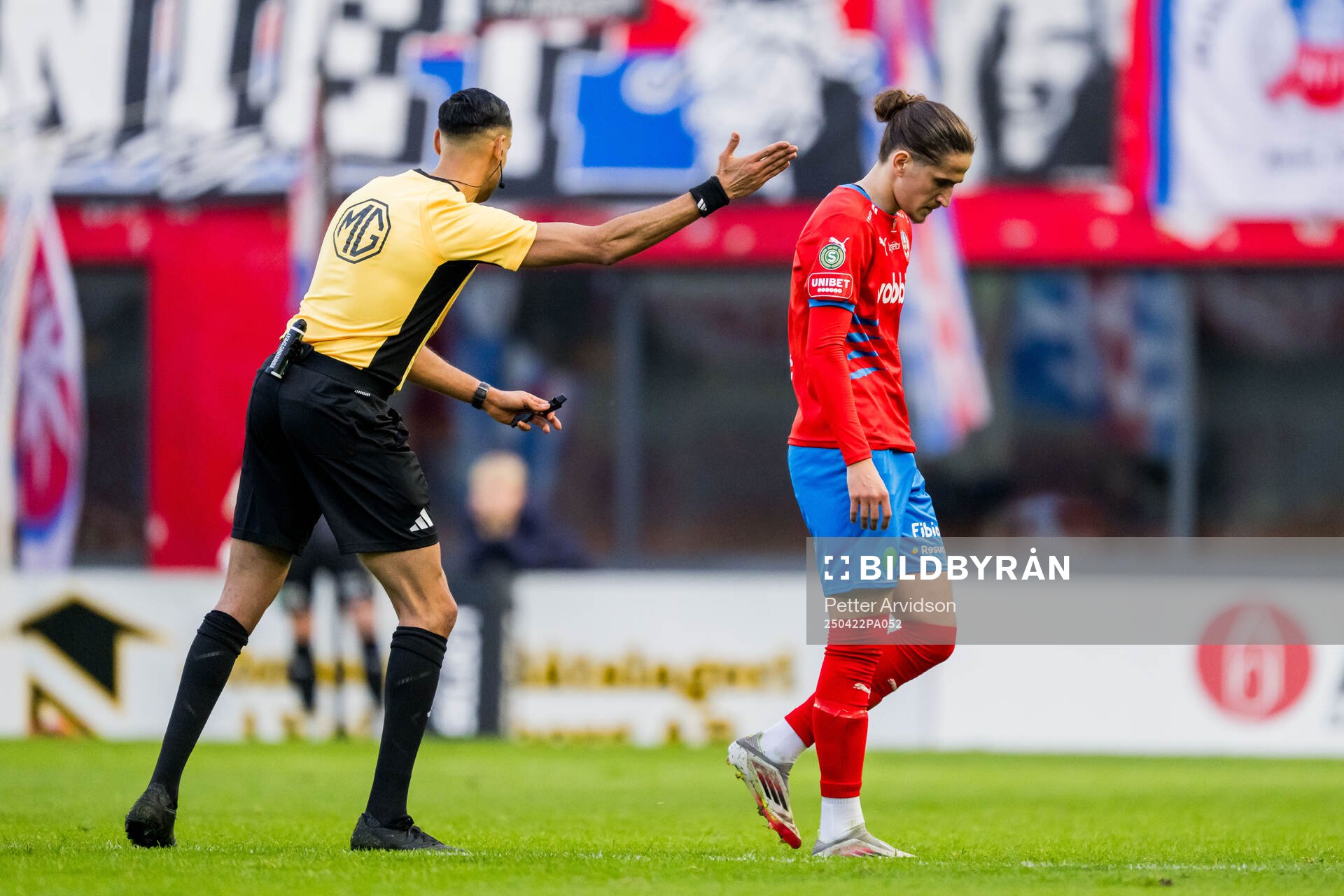 Domare Farouk nehdi dömer rött kort och Helsingborgs