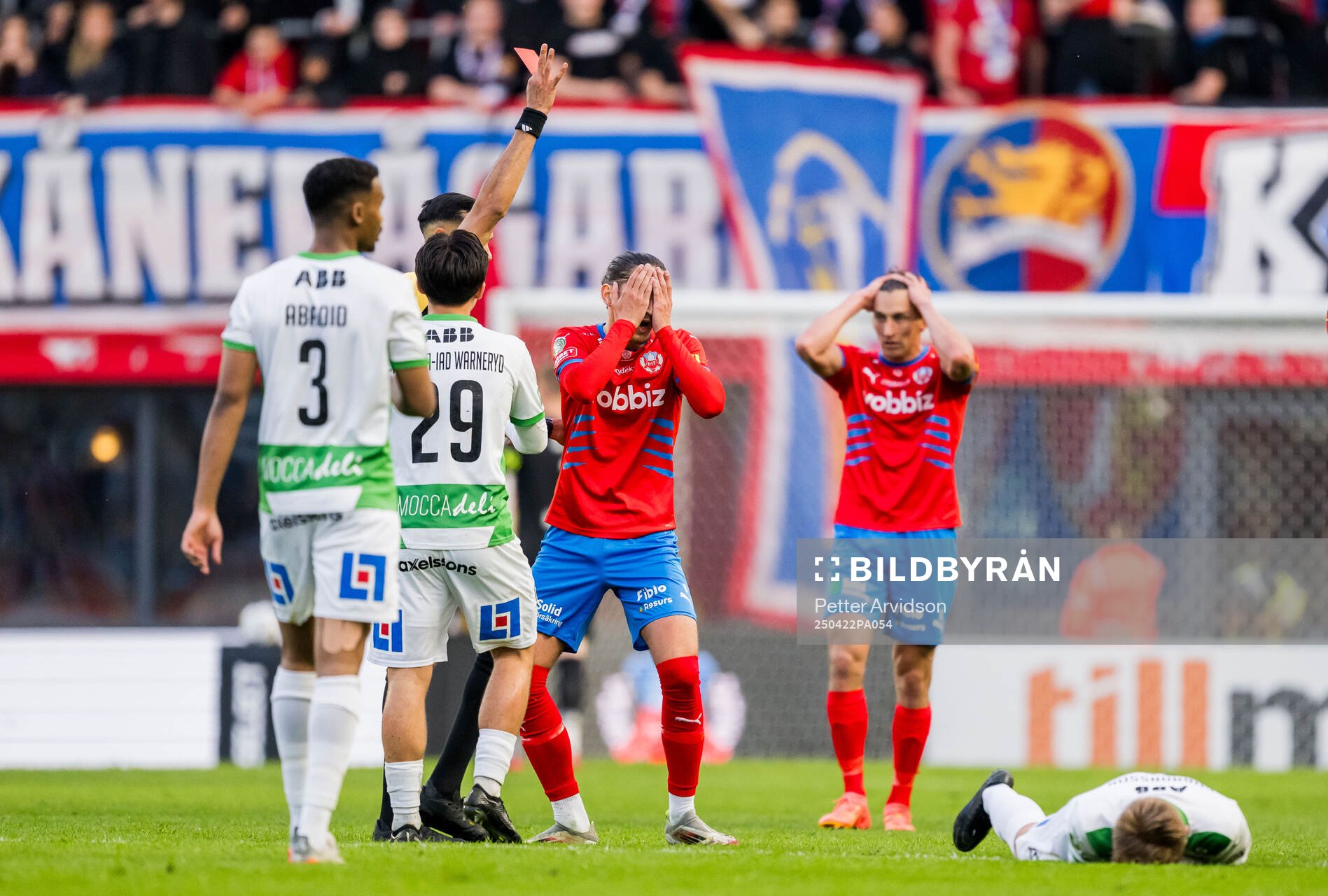 Domare Farouk nehdi dömer rött kort och Helsingborgs
