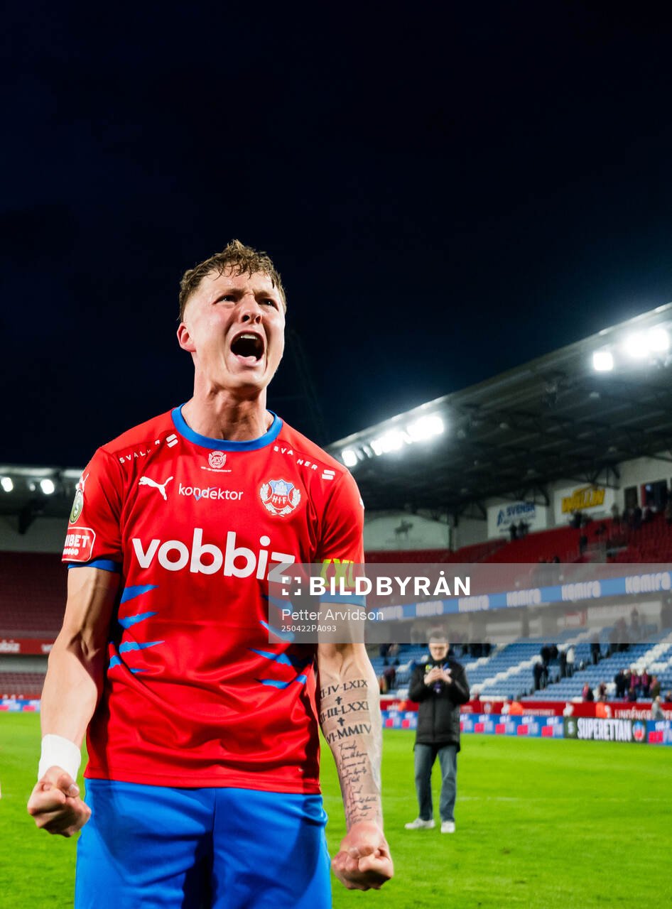 Helsingborgs Marcus Gudmann jublar efter fotbollsmatchen i Superettan mellan Helsingborg och Västerås den 22 april 2025 i Helsingborg.