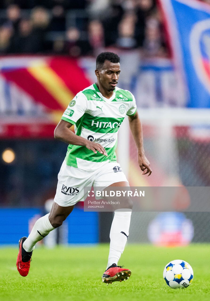 Västerås Elijah Dixon-Bonner under fotbollsmatchen i Superettan mellan Helsingborg och Västerås den 22 april 2025 i Helsingborg. 