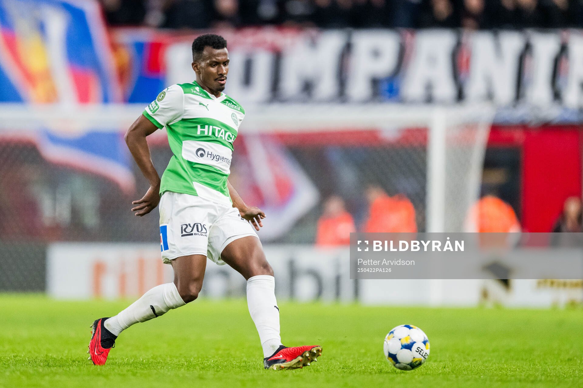 Västerås Elijah Dixon-Bonner under fotbollsmatchen i Superettan mellan Helsingborg och Västerås den 22 april 2025 i Helsingborg. 