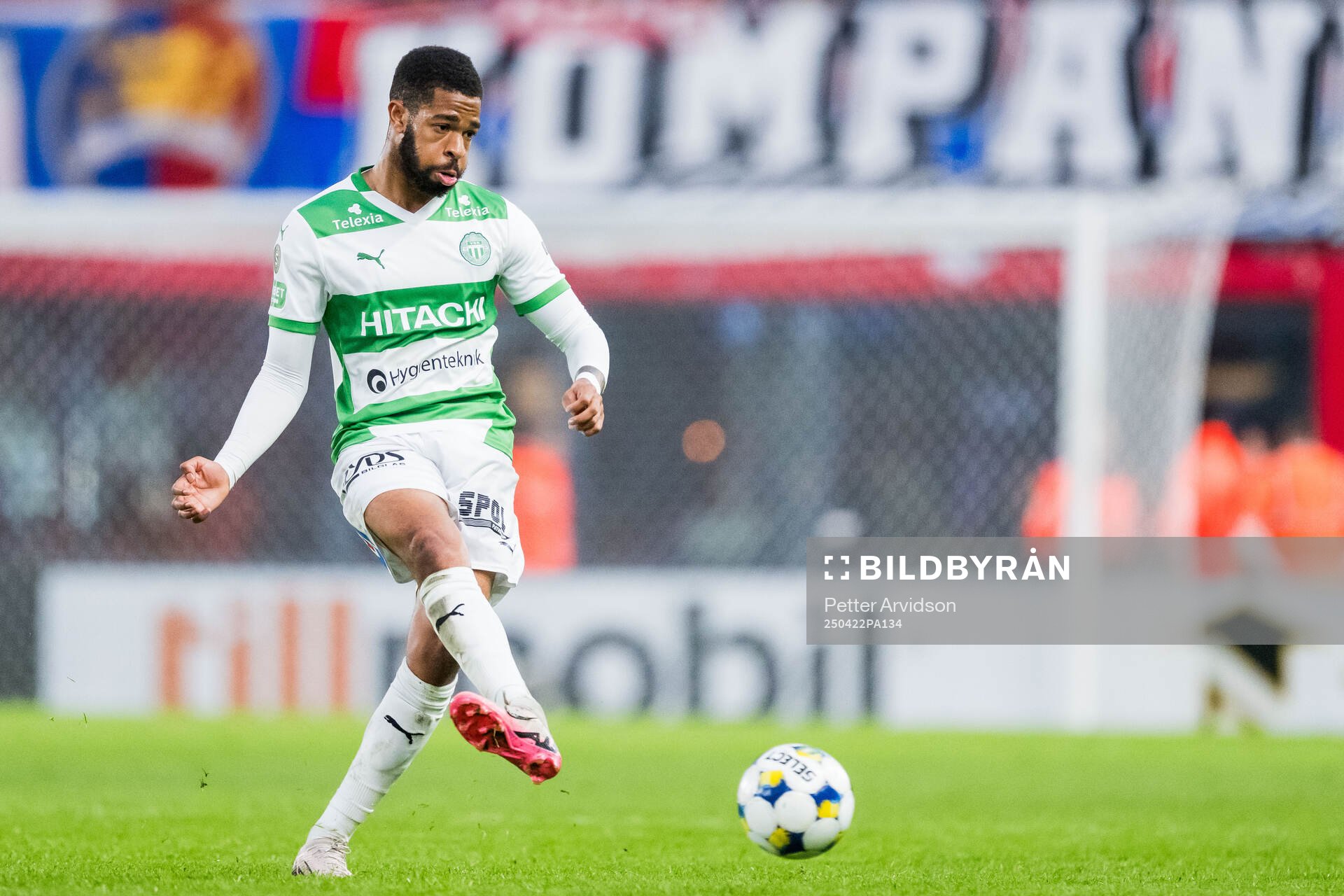 Västerås Elijah Dixon-Bonner under fotbollsmatchen i Superettan mellan Helsingborg och Västerås den 22 april 2025 i Helsingborg. 