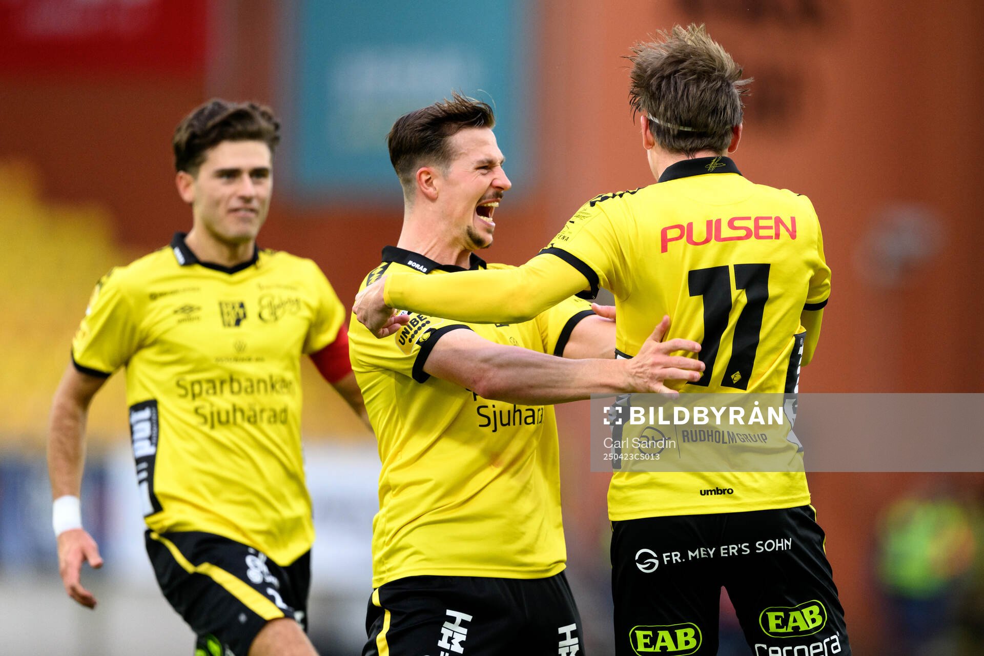 Elfsborgs Simon Olsson och Taylor Silverholt jublar