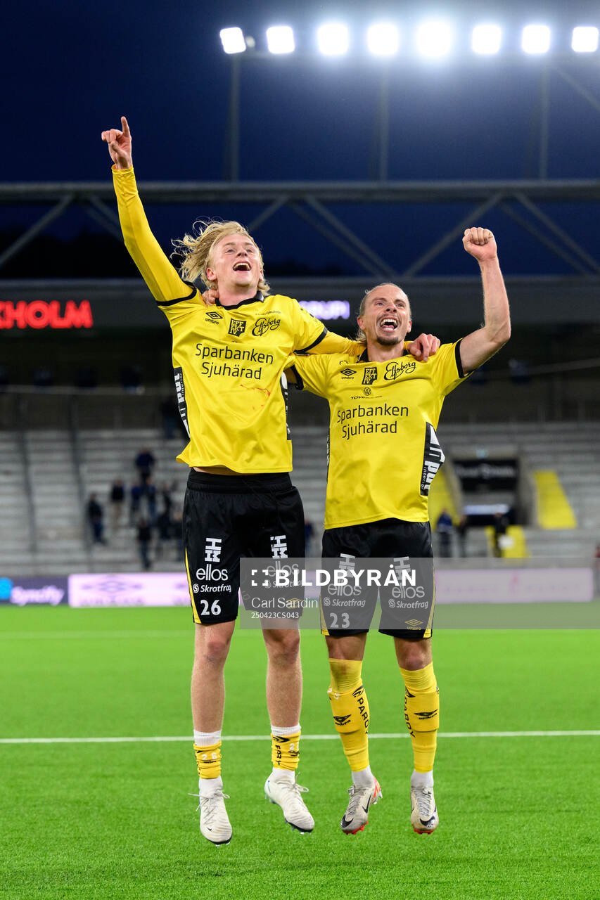 Elfsborgs Ludvig Richtnér och Niklas Hult jublar