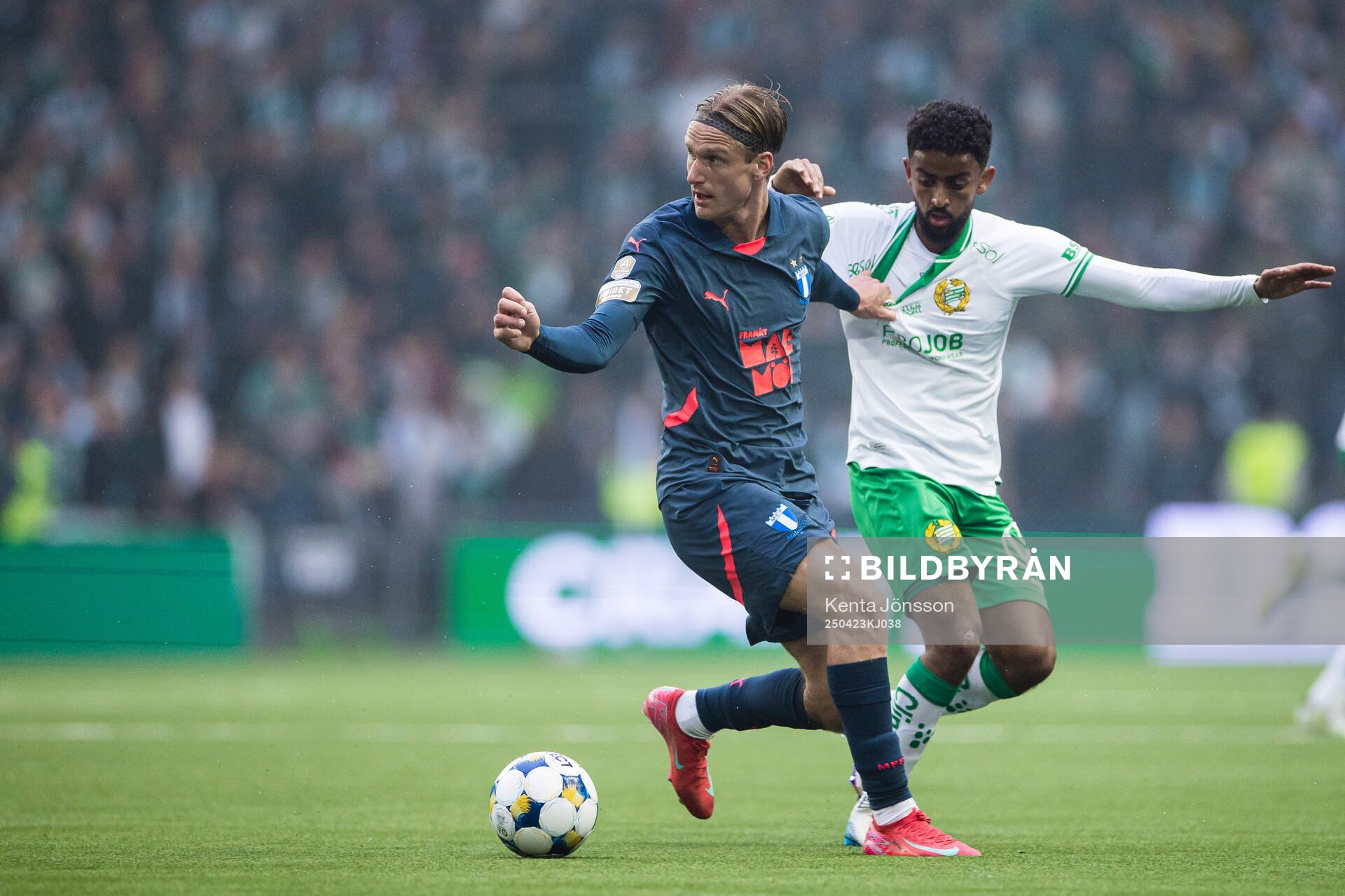 Malmö FFs Erik Botheim och Hammarbys Tesfaldet Tekie