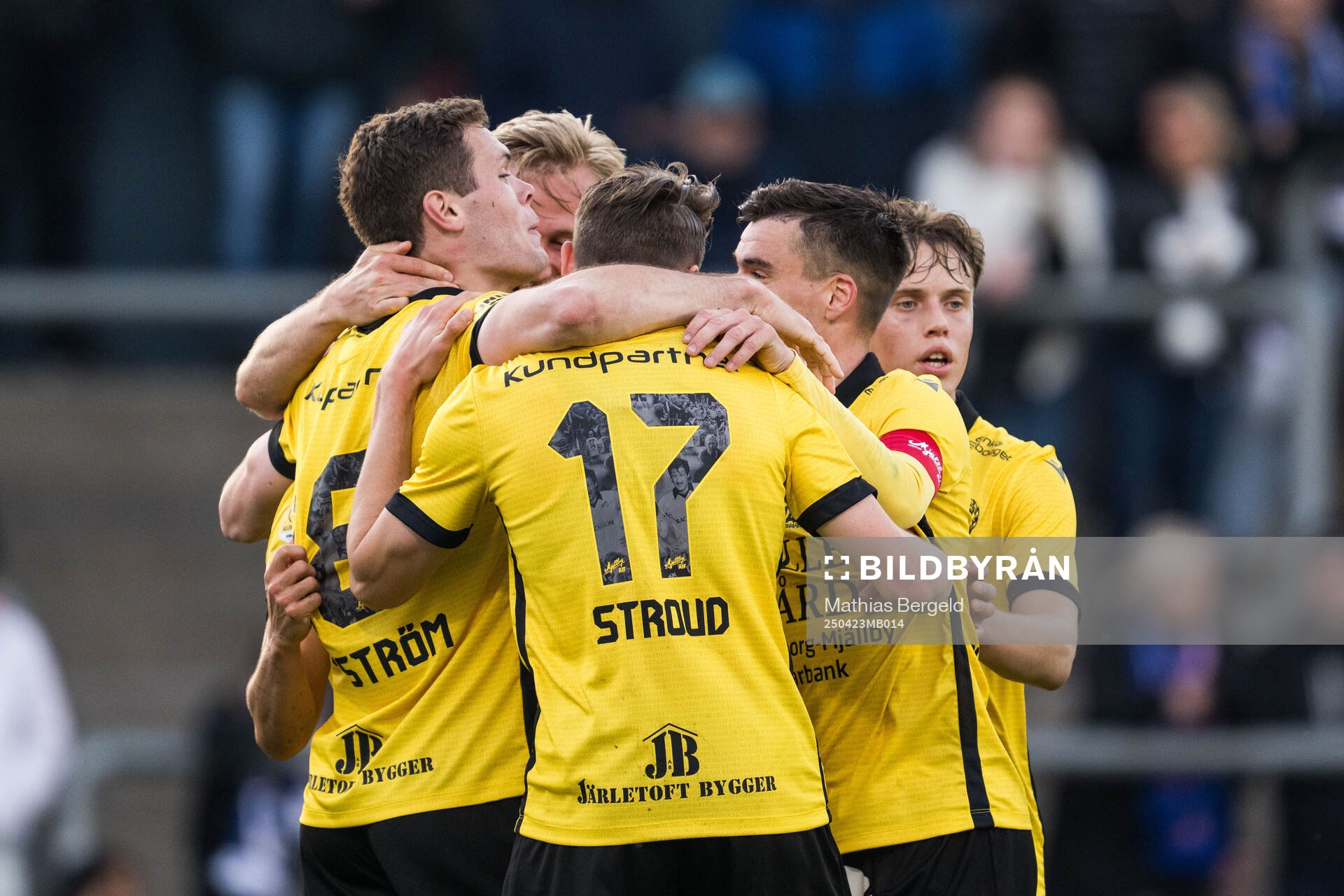 Mjällbys Nicklas Røjkjær jublar efter 0-1 under fotbollsmatchen i Allsvenskan mellan Halmstad och Mjällby den 23 april 2025 i Halmstad. 