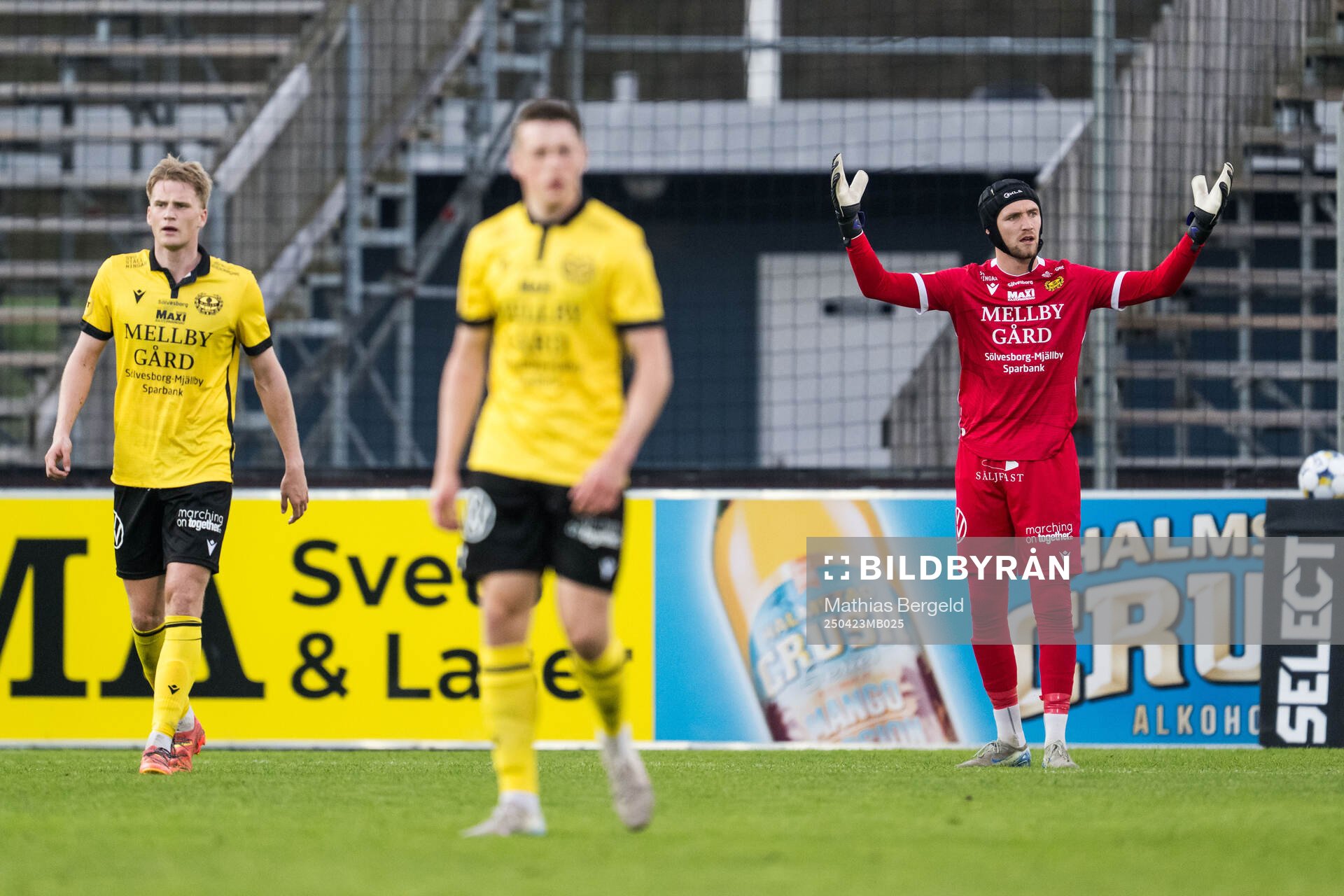 Mjällbys målvakt Noel Törnqvist deppar