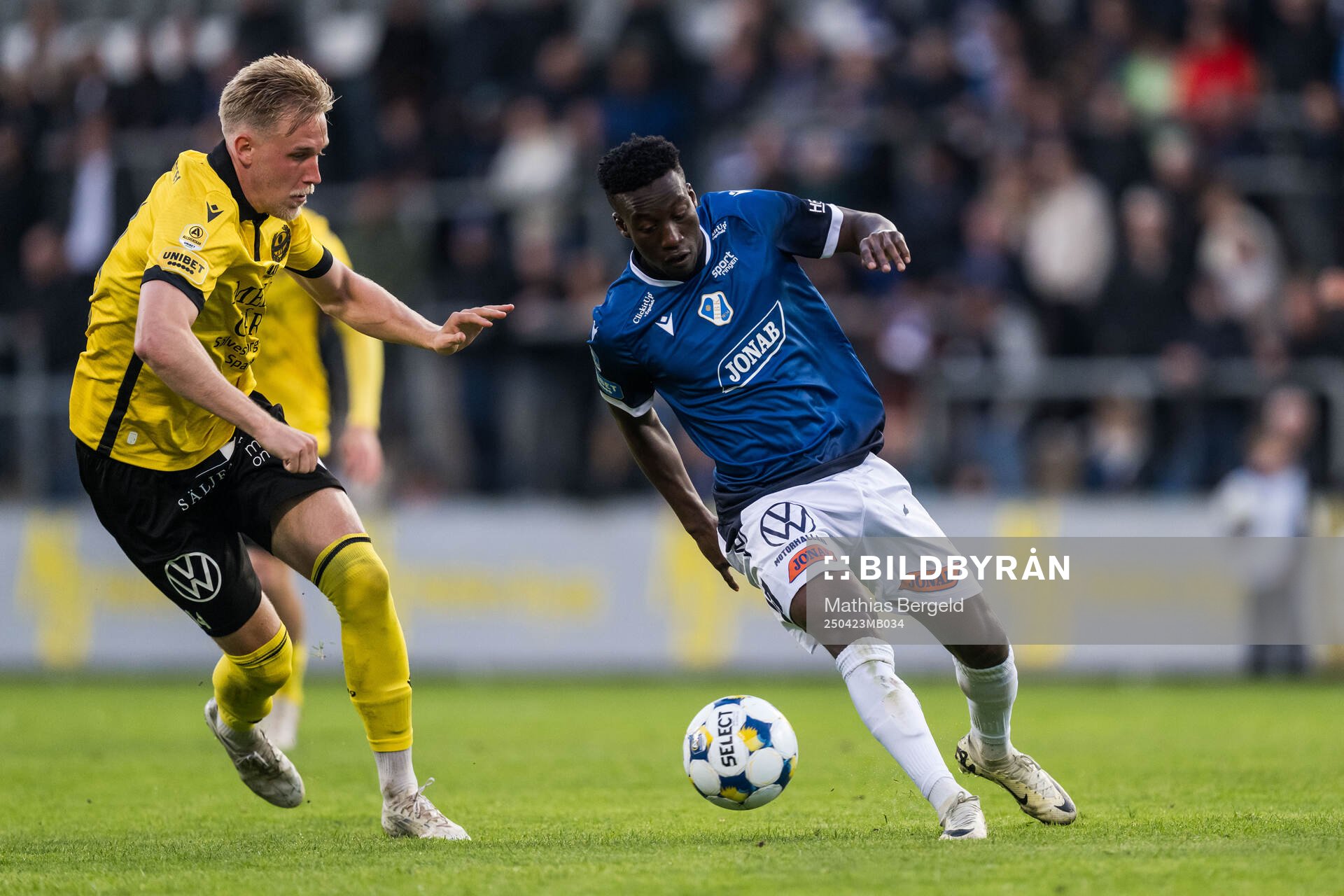 Mjällbys Herman Johansson och Halmstads Naeem Mohammed