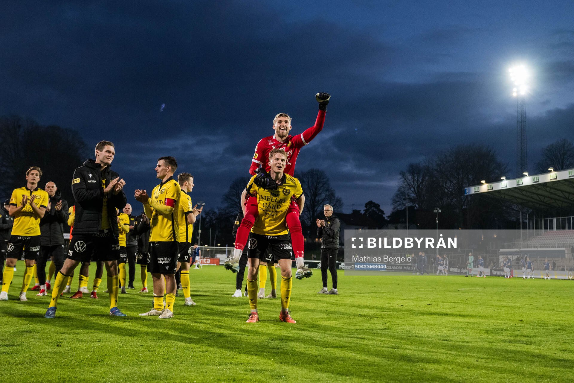 Mjällbys Jacob Kiilerich Rask och målvakt Noel Törnqvist