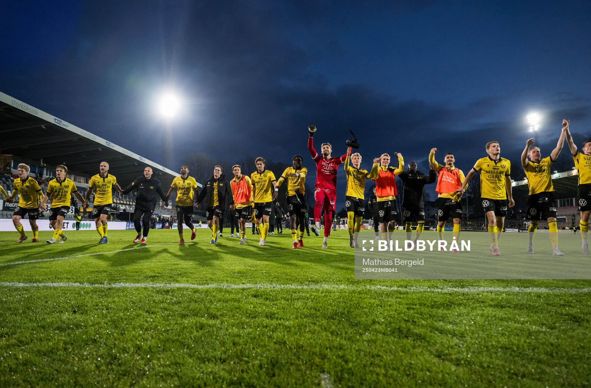 Mjällbys spelare jublar