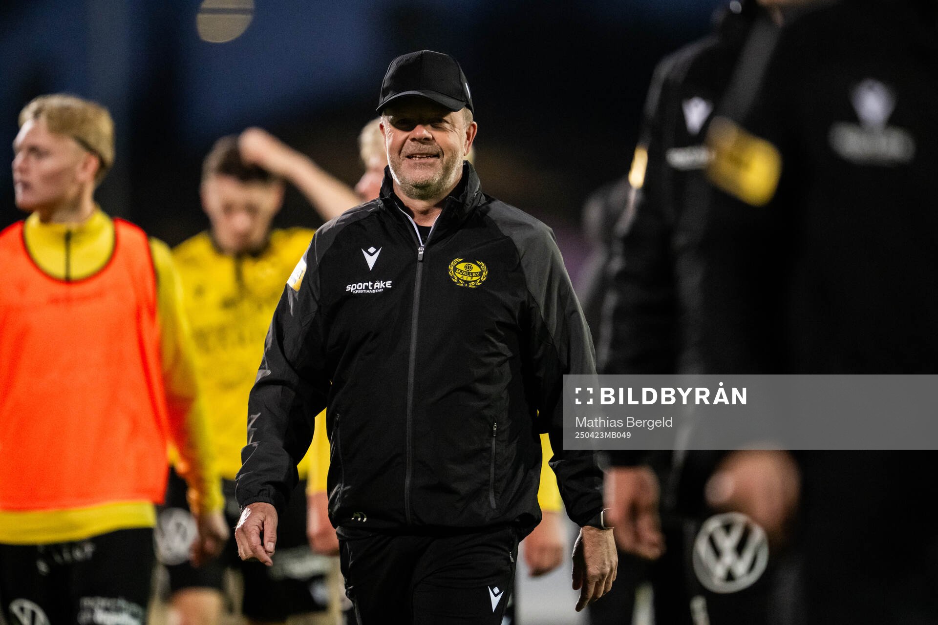 Mjällbys tränare Anders Torstensson efter fotbollsmatchen i Allsvenskan mellan Halmstad och Mjällby den 23 april 2025 i Halmstad. 