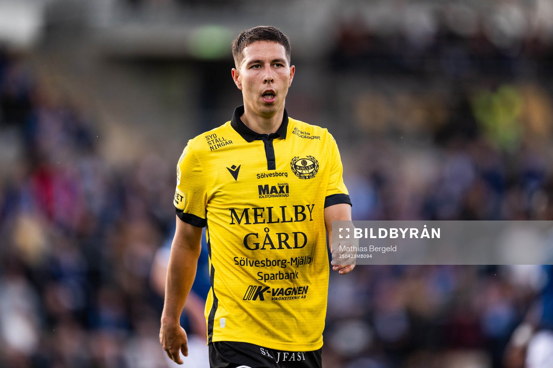 Mjällbys Nicklas Røjkjær under fotbollsmatchen i Allsvenskan mellan Halmstad och Mjällby den 23 april 2025 i Halmstad. 