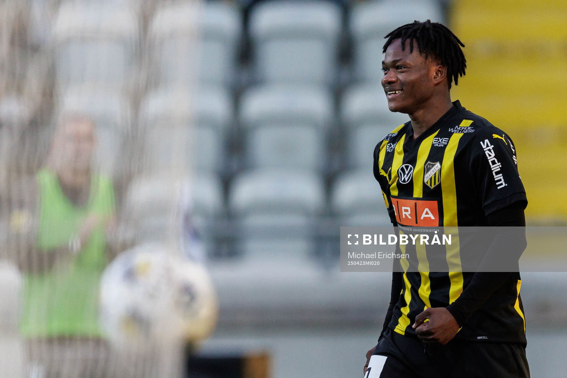 Häckens Severin Nioule jublar efter 1-1 under fotbollsmatchen i Allsvenskan mellan Häcken och Degerfors den 23 april 2025 i Göteborg. 