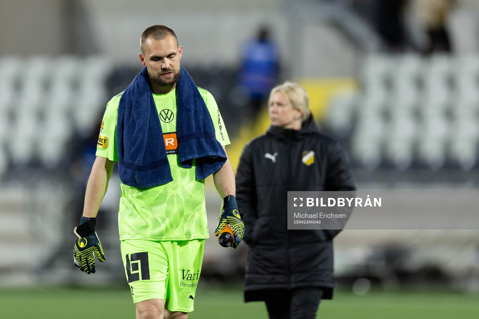 Häckens målvakt Oscar Jansson deppar