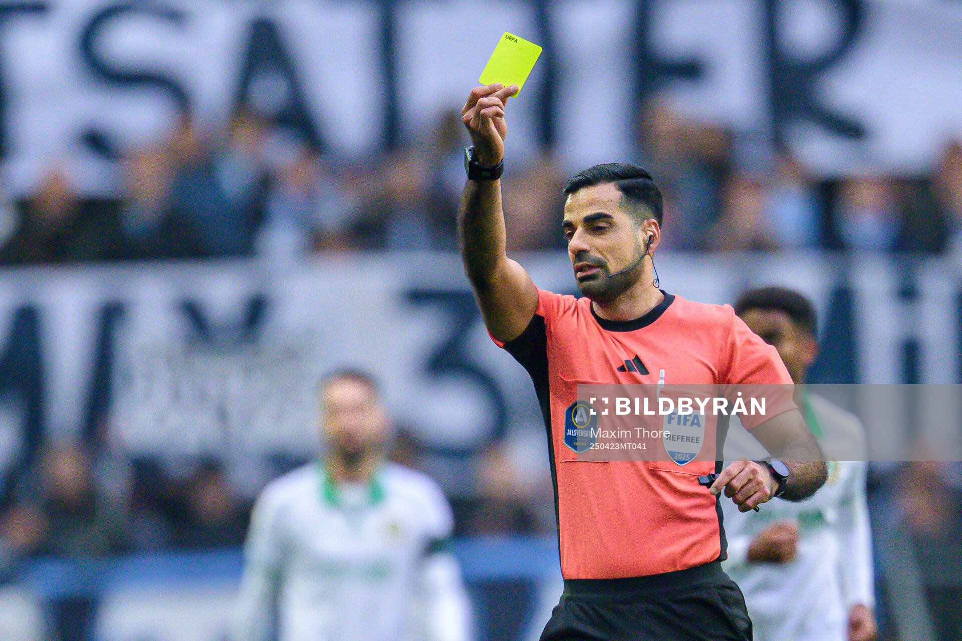 Domare Mohammed Al-Hakim under fotbollsmatchen i Allsvenskan mellan Hammarby och Malmö FF den 23 april 2025 i Stockholm. 