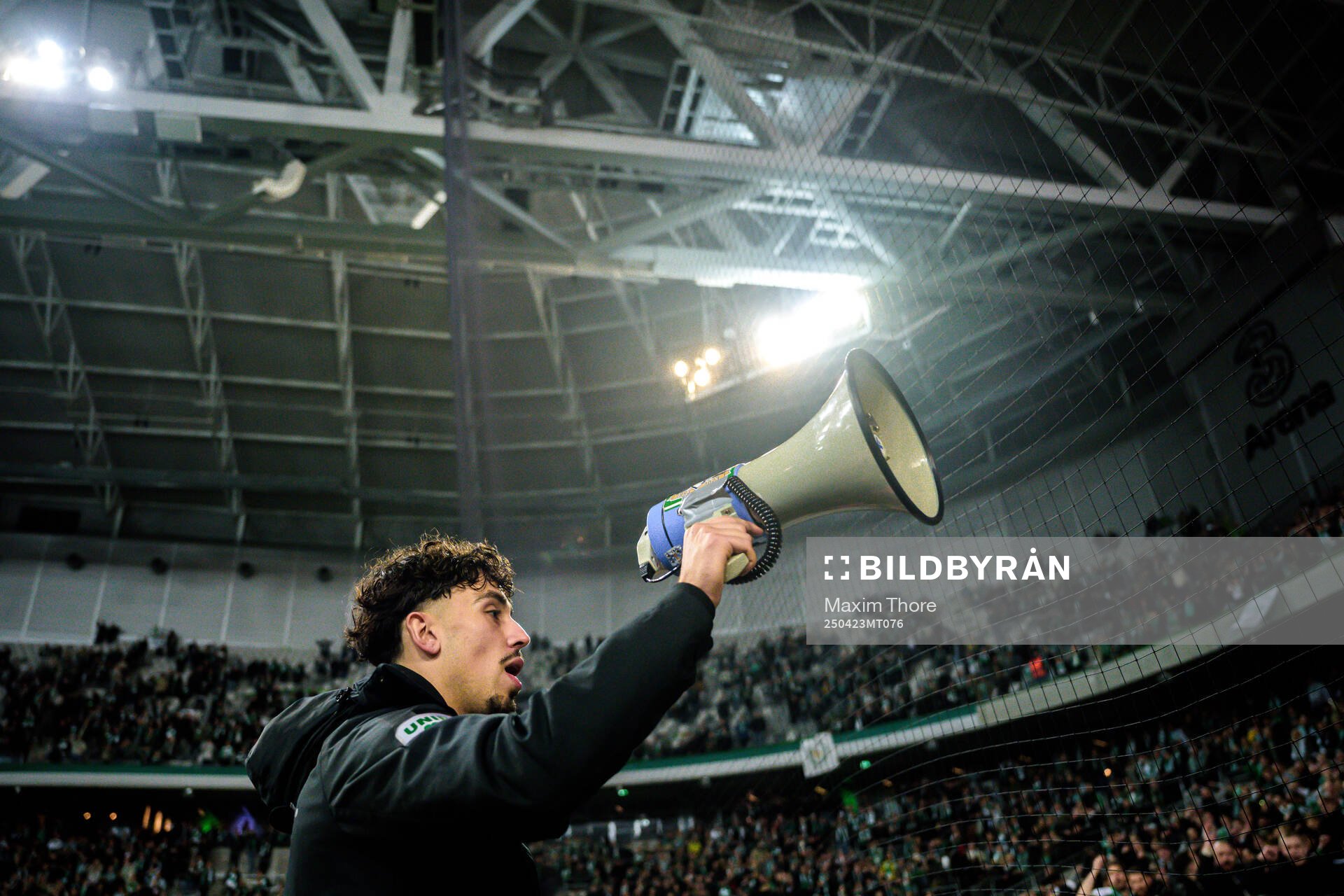 Hammarbys Shaquille Pinas jublar efter fotbollsmatchen i Allsvenskan mellan Hammarby och Malmö FF den 23 april 2025 i Stockholm. 