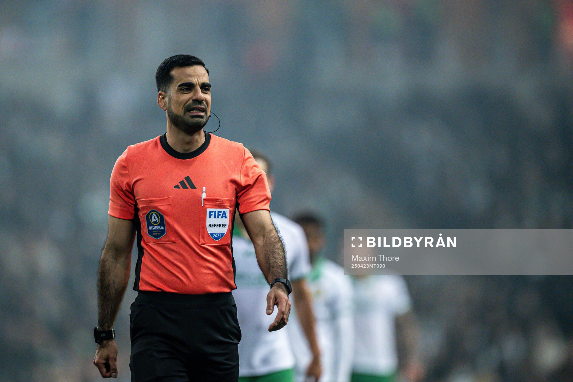 Domare Mohammed Al-Hakim under fotbollsmatchen i Allsvenskan mellan Hammarby och Malmö FF den 23 april 2025 i Stockholm. 