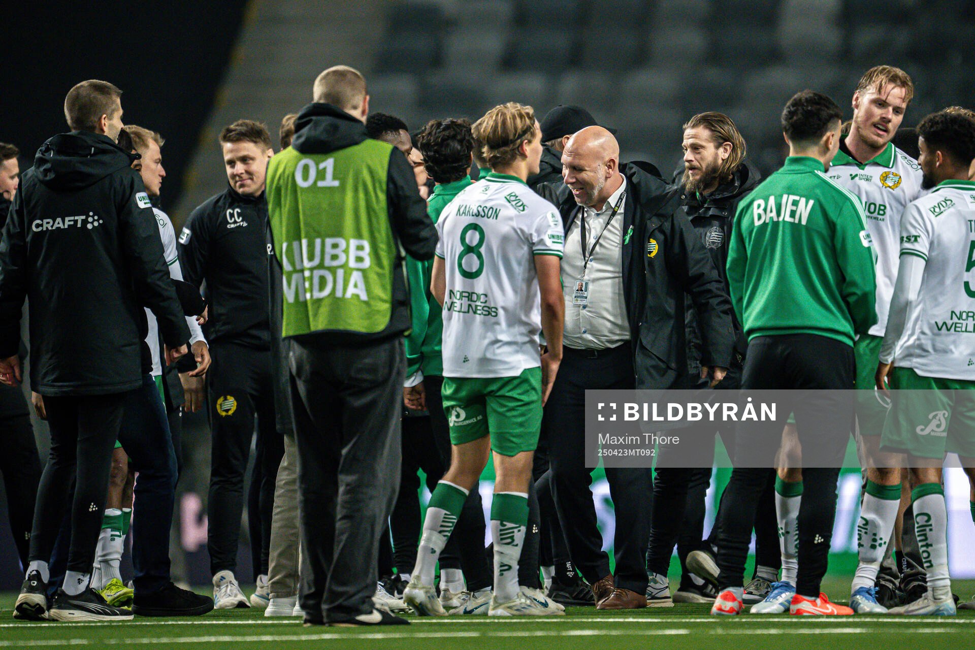 Hammarbys sportchef Mikael Hjelmberg jublar