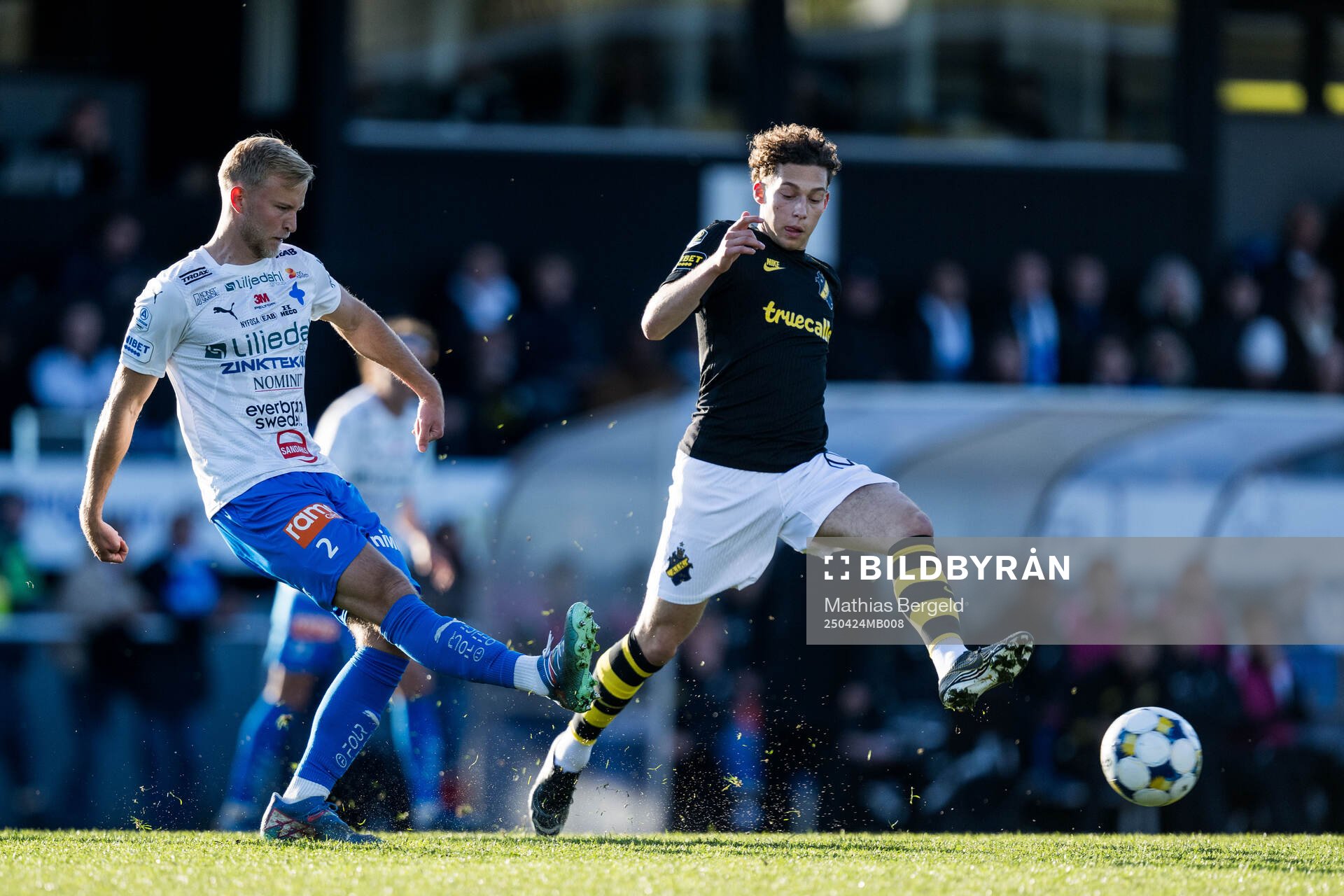 Värnamos Johan Rapp och AIKs Victor Goncalves Andersson