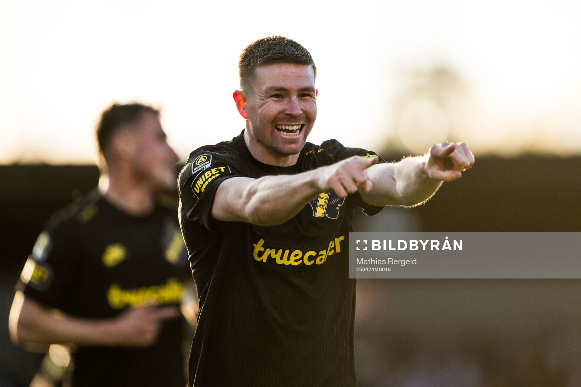 AIKs Mads Døhr Thychosen jublar efter 0-1 under fotbollsmatchen i Allsvenskan mellan Värnamo och AIK den 24 april 2025 i Värnamo. 