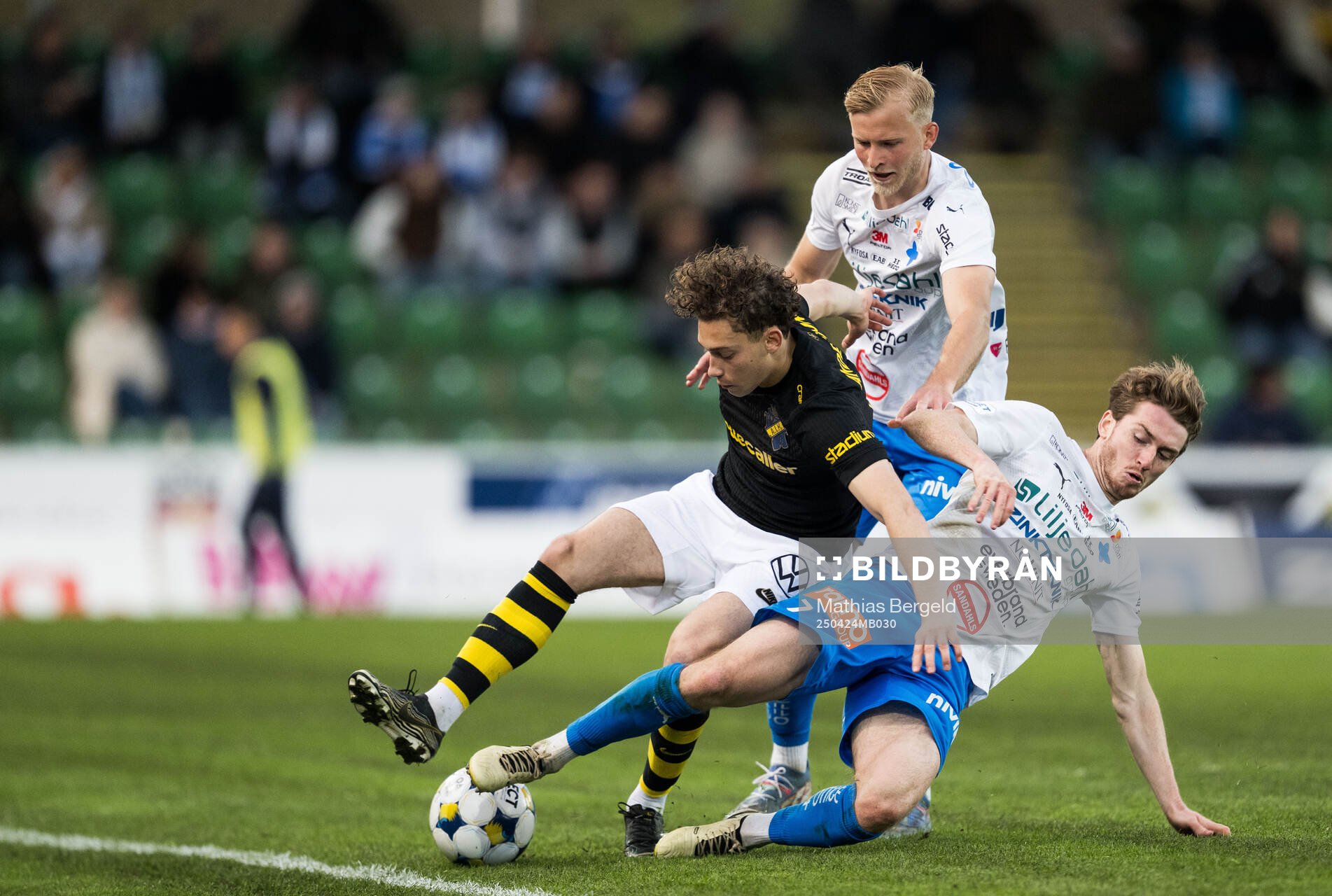 AIKs Victor Goncalves Andersson och Värnamos Johan Rapp