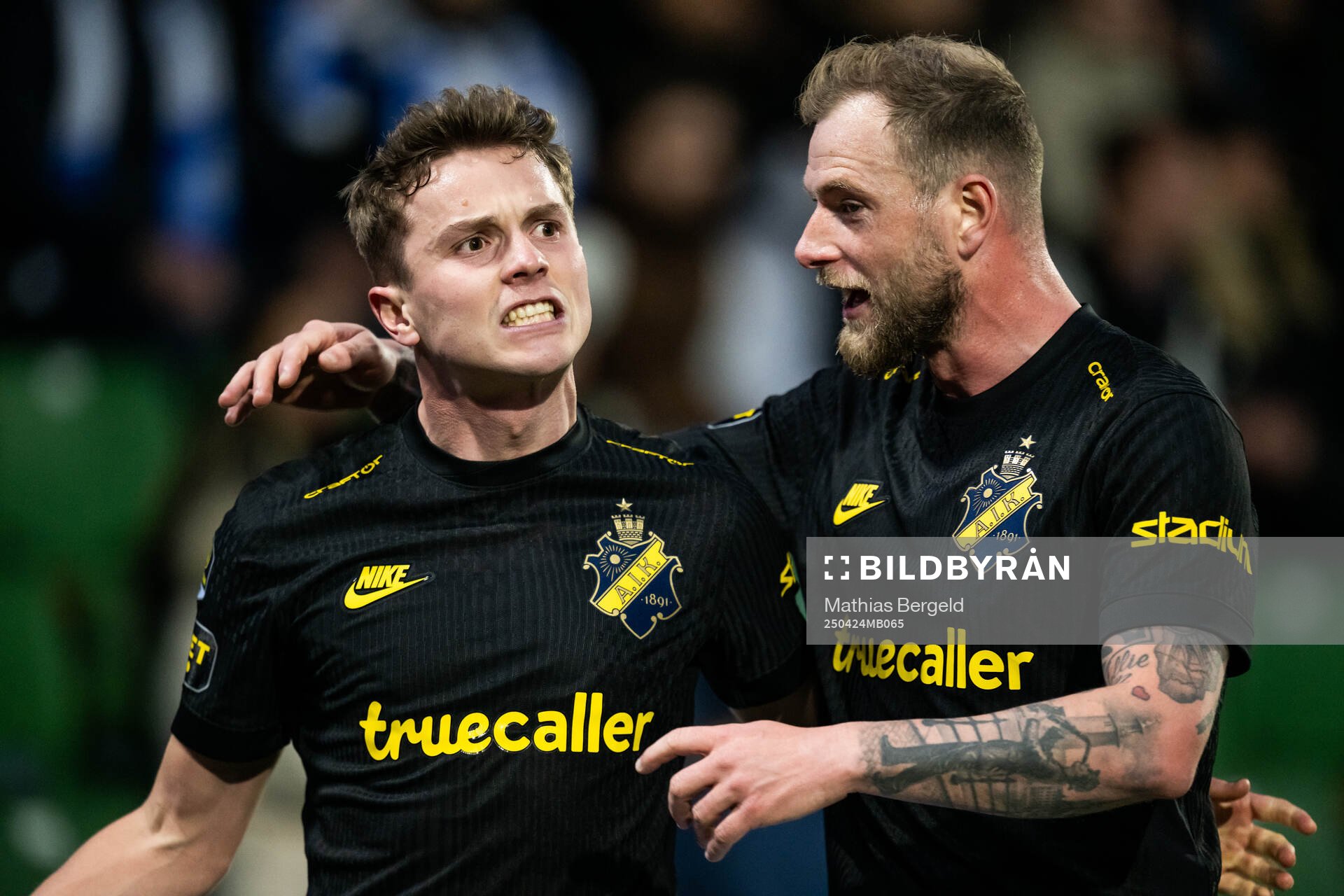 AIKs Johan Hove jublar med John Guidetti