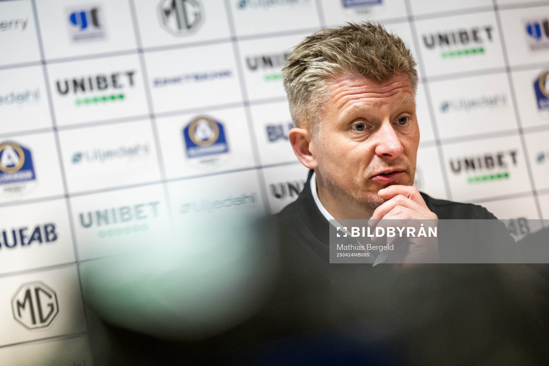 AIKs tränare Mikkjal Thomassen på presskonferensen