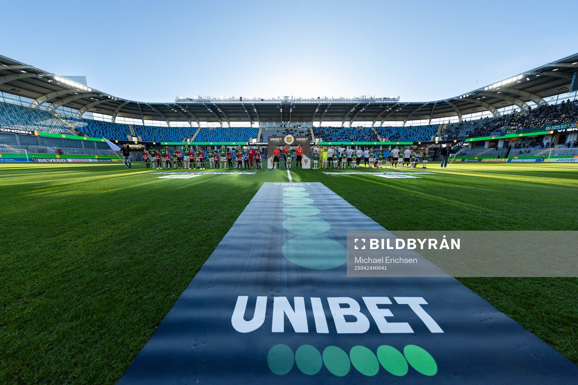 Lagen på line up inför fotbollsmatchen i Allsvenskan mellan GAIS och Brommapojkarna den 24 april 2025 i Göteborg. 