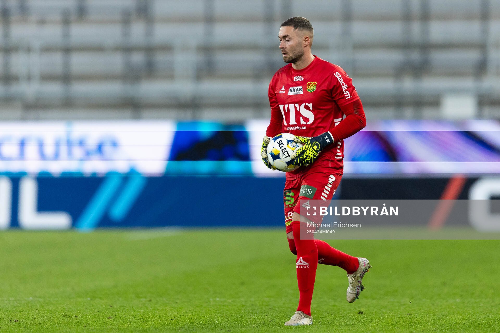 GAIS målvakt Mergim Krasniqi under fotbollsmatchen i Allsvenskan mellan GAIS och Brommapojkarna den 24 april 2025 i Göteborg. 