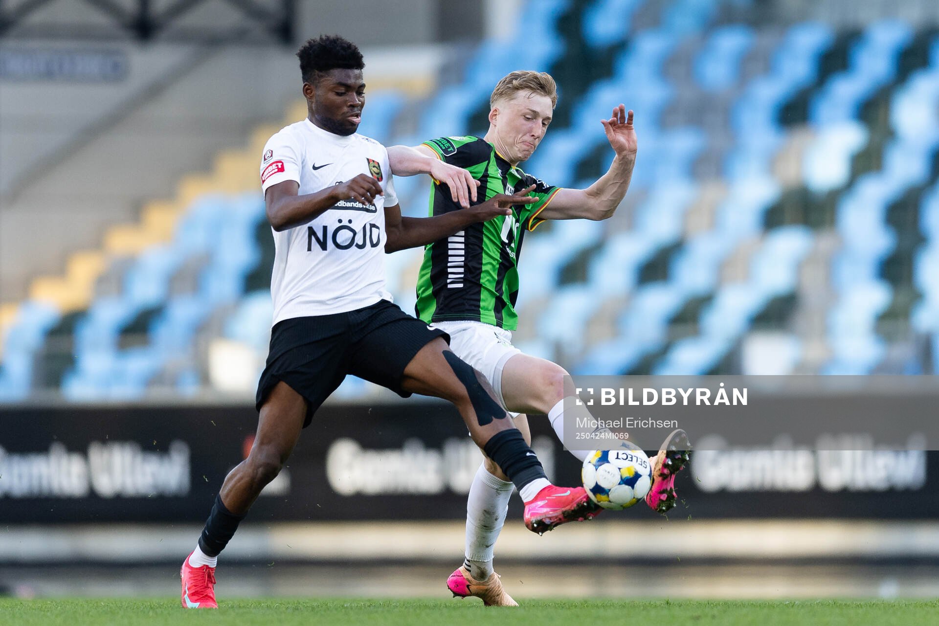 Brommapojkarnas Ezekiel Alladoh och GAIS Filip Beckman