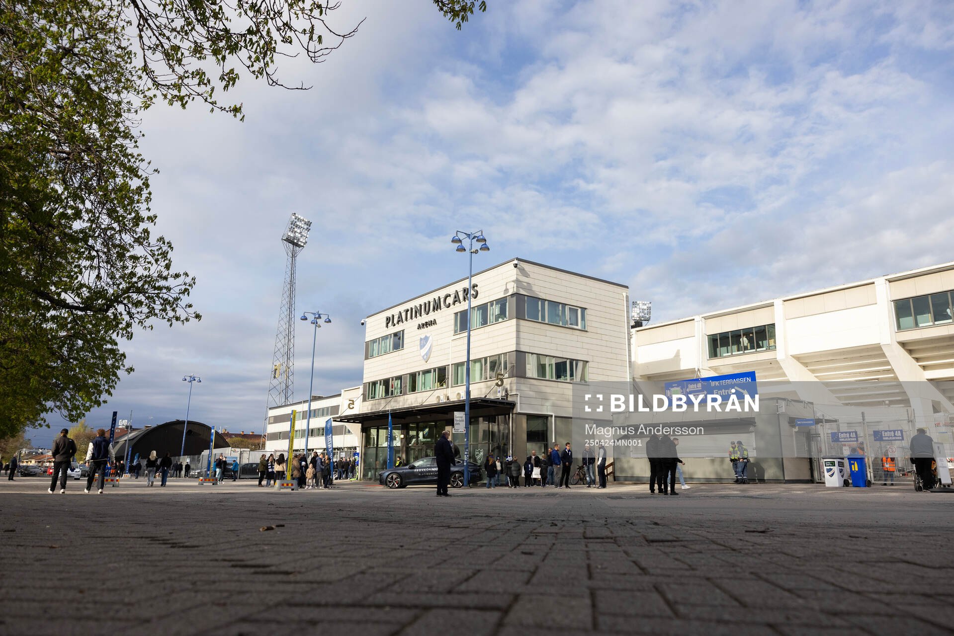 Exteriör vy av Platinum Cars Arena inför fotbollsmatchen i Allsvenskan mellan IFK Norrköping och IFK Göteborg den 24 april 2025 i Norrköping.
