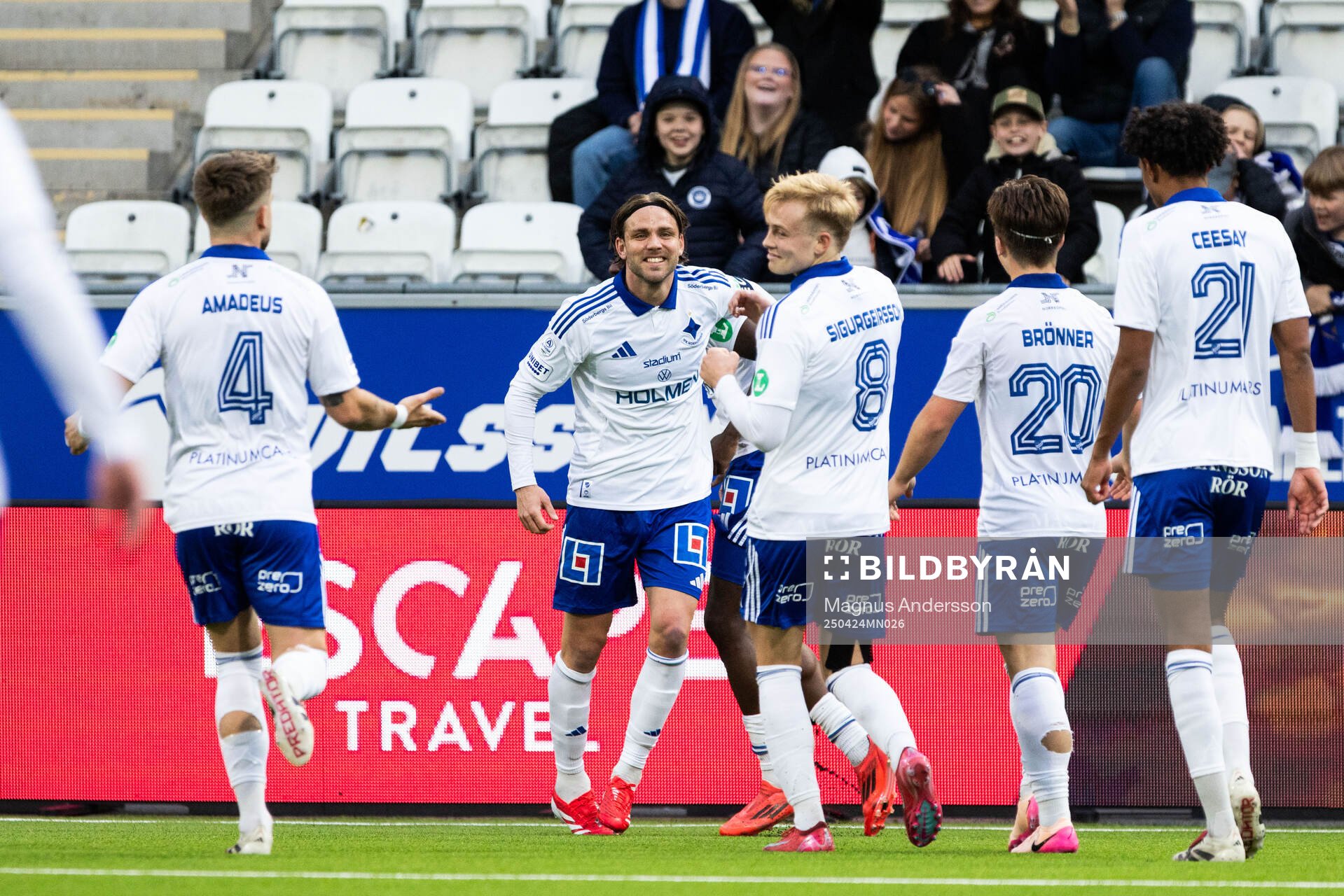 IFK Norrköpings Christoffer Nyman jublar med lagkamrater