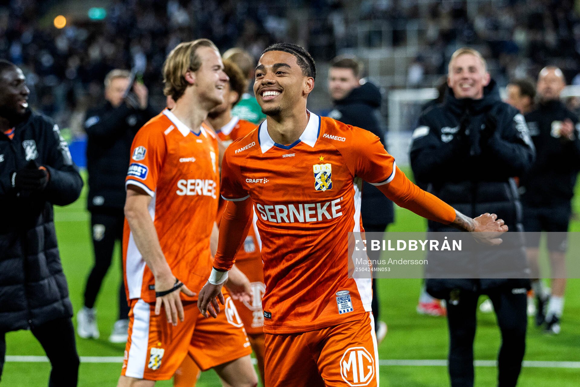 IFK Göteborgs Sebastian Clemmensen jublar efter fotbollsmatchen i Allsvenskan mellan IFK Norrköping och IFK Göteborg den 24 april 2025 i Norrköping.