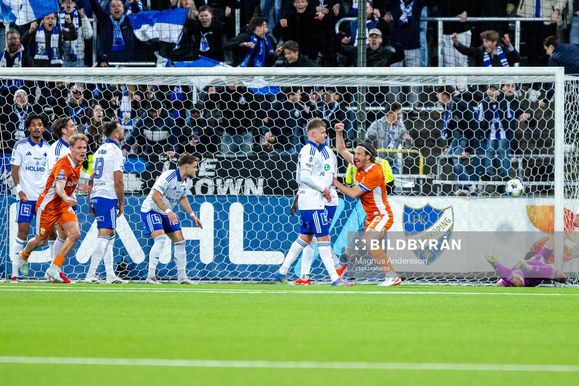 IFK Göteborgs Max Fenger jublar