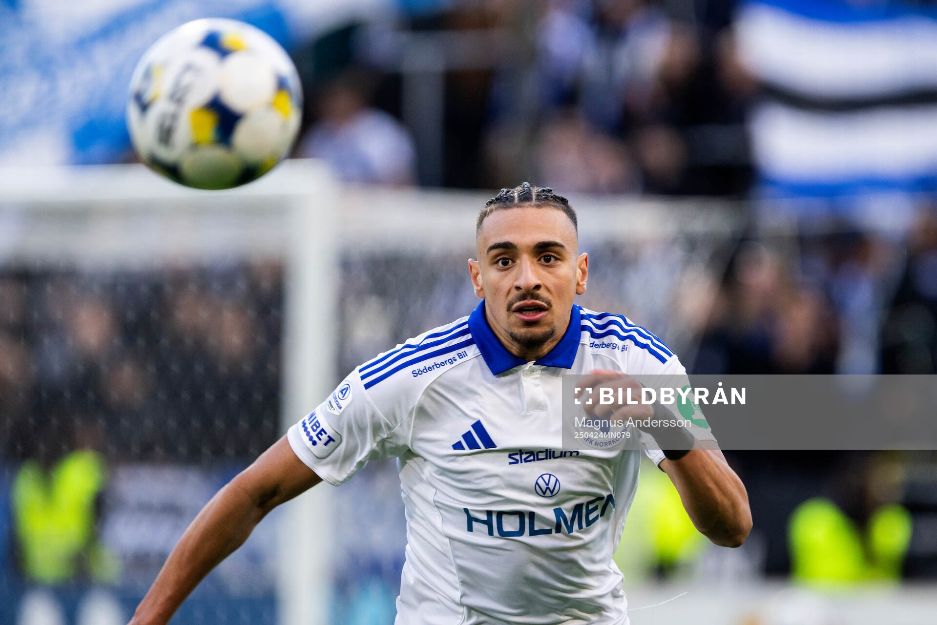 IFK Norrköpings Moutaz Neffati under fotbollsmatchen i Allsvenskan mellan IFK Norrköping och IFK Göteborg den 24 april 2025 i Norrköping.