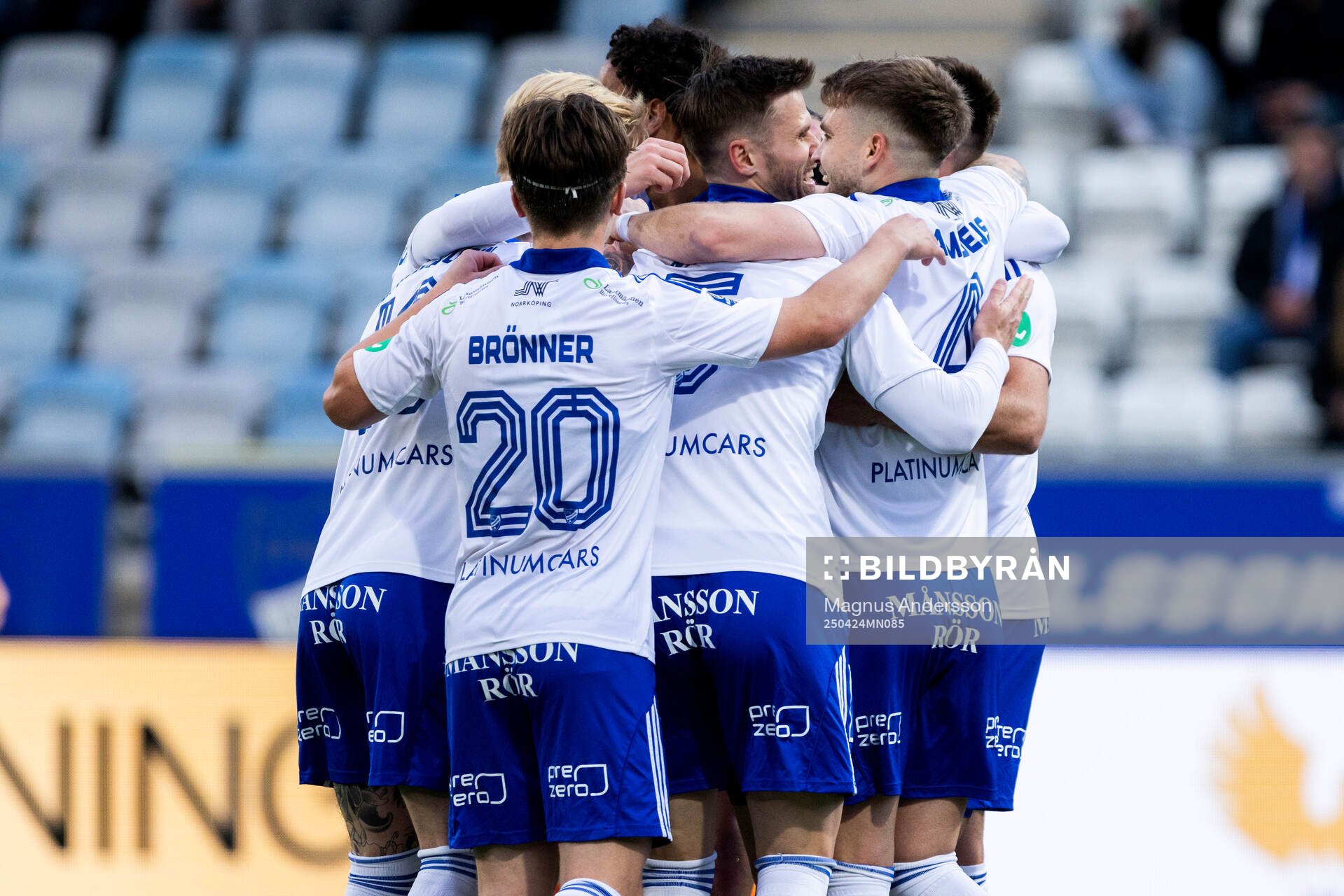 IFK Norrköpings spelare jublar