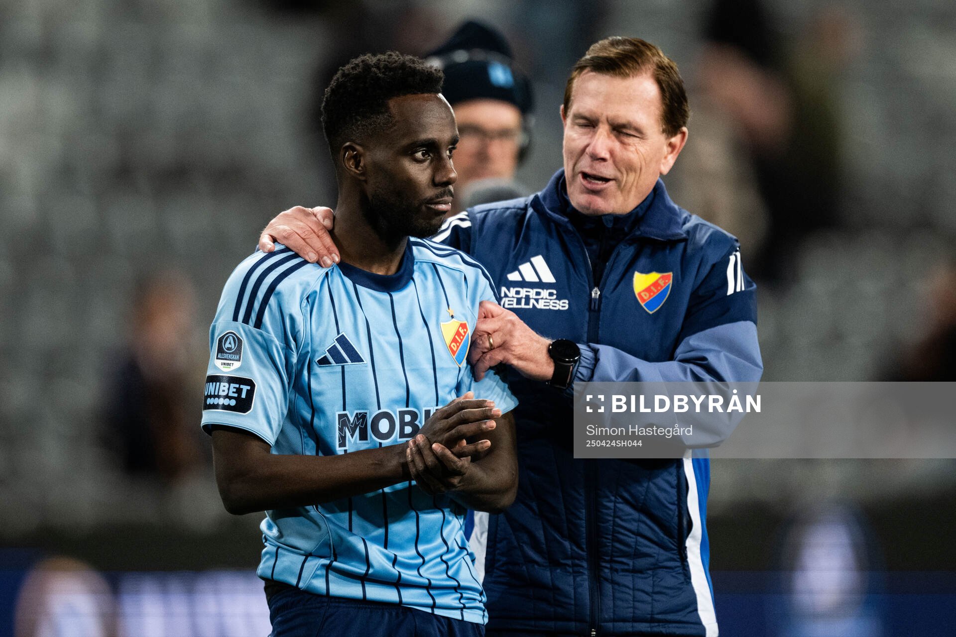 Djurgårdens Tokmac Nguen och assisterande tränare