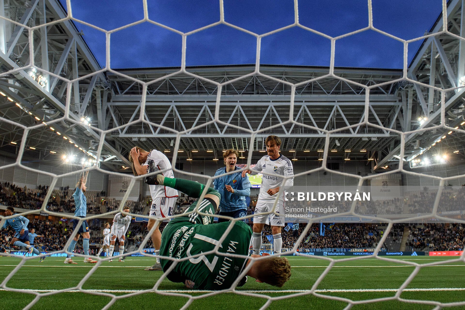 Djurgårdens August Priske Flyger jublar