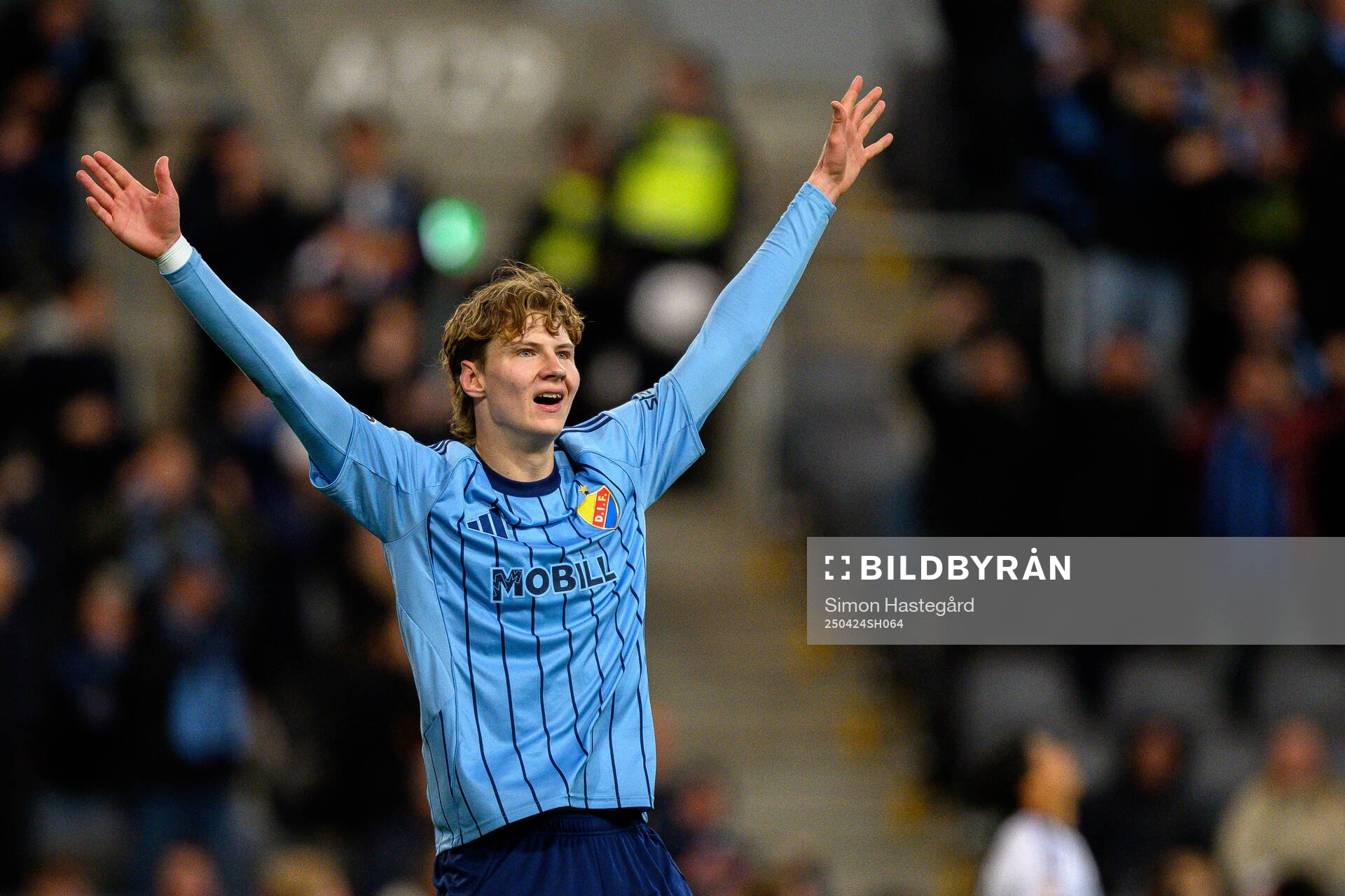 Djurgårdens August Priske Flyger jublar efter 1-0 under fotbollsmatchen i Allsvenskan mellan Djurgården och Öster den 24 april 2025 i Stockholm.