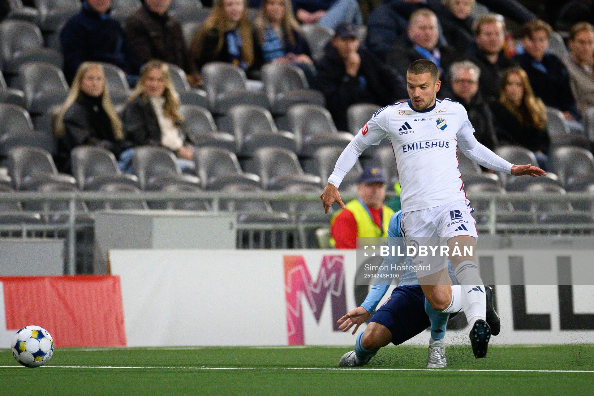Djurgårdens Keita Kosugi och Östers Vladimir Rodic