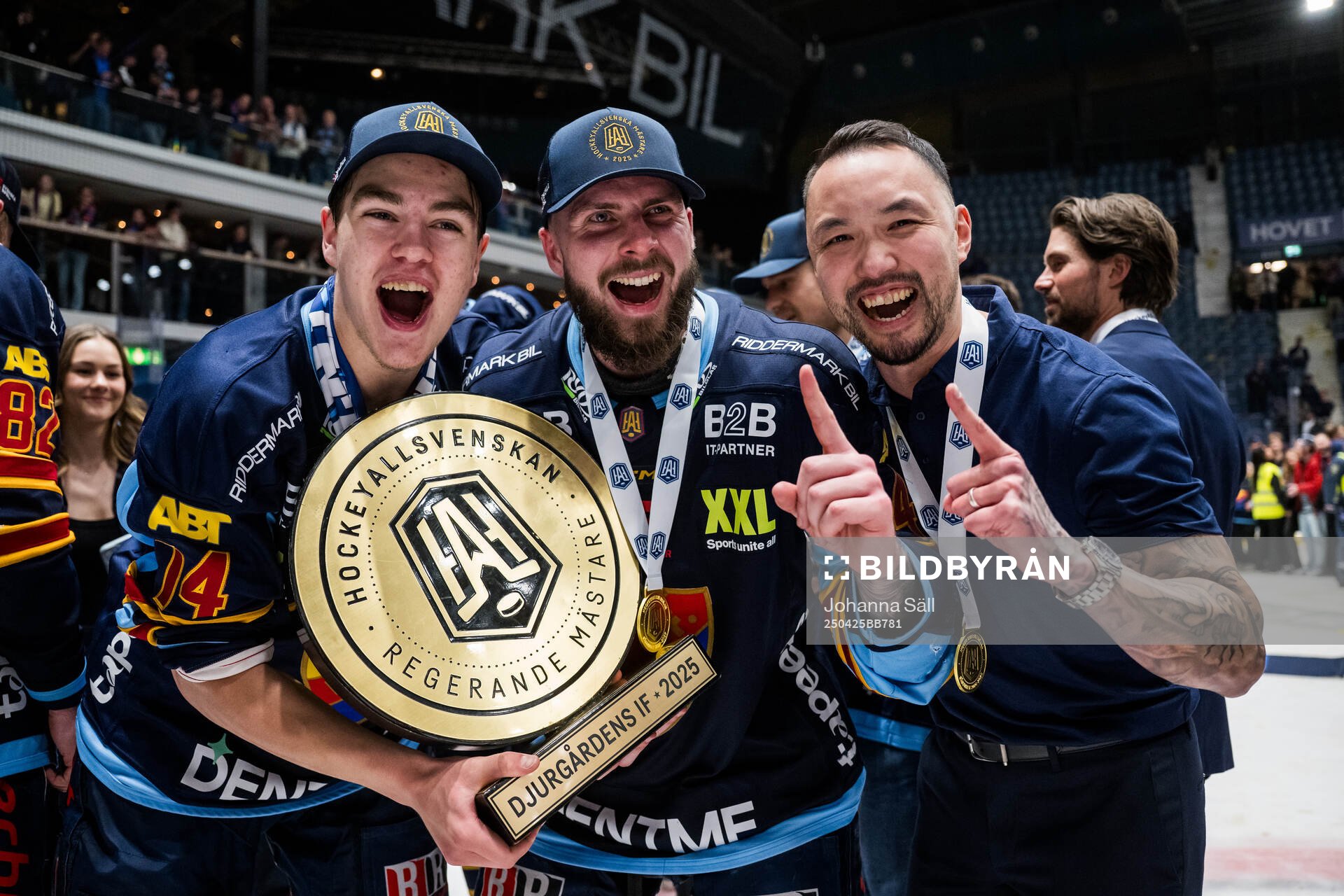 Djurgårdens Anton Frondell och Albin Grewe jublar med