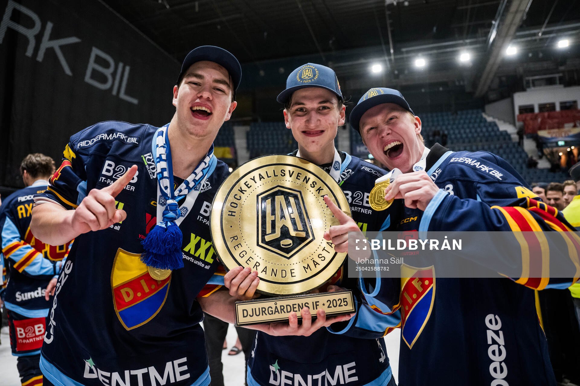 Djurgårdens Anton Frondell och Victor Eklund jublar med